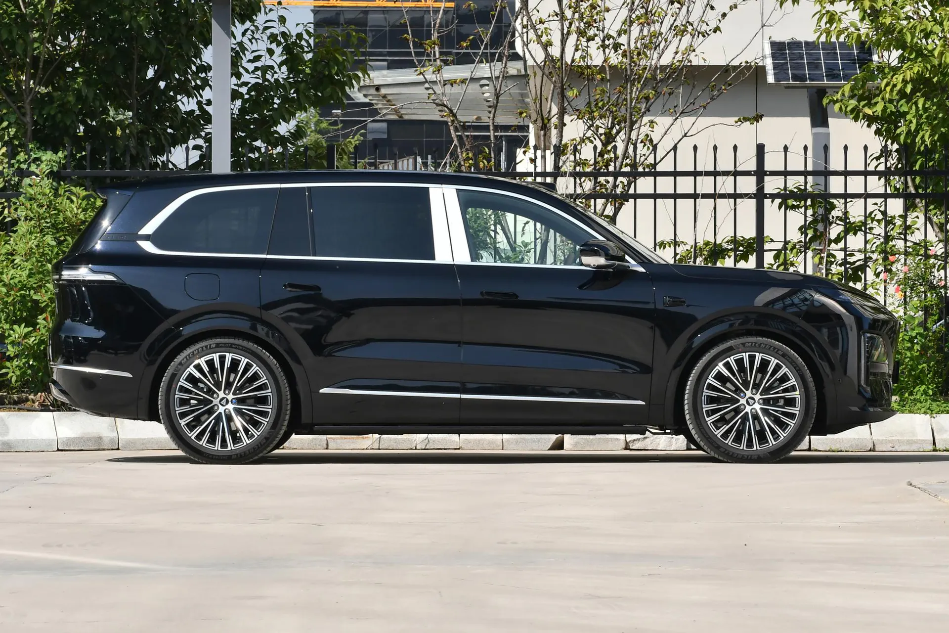  S09 AWD Ultra+ Ultra Long Range Bespoke