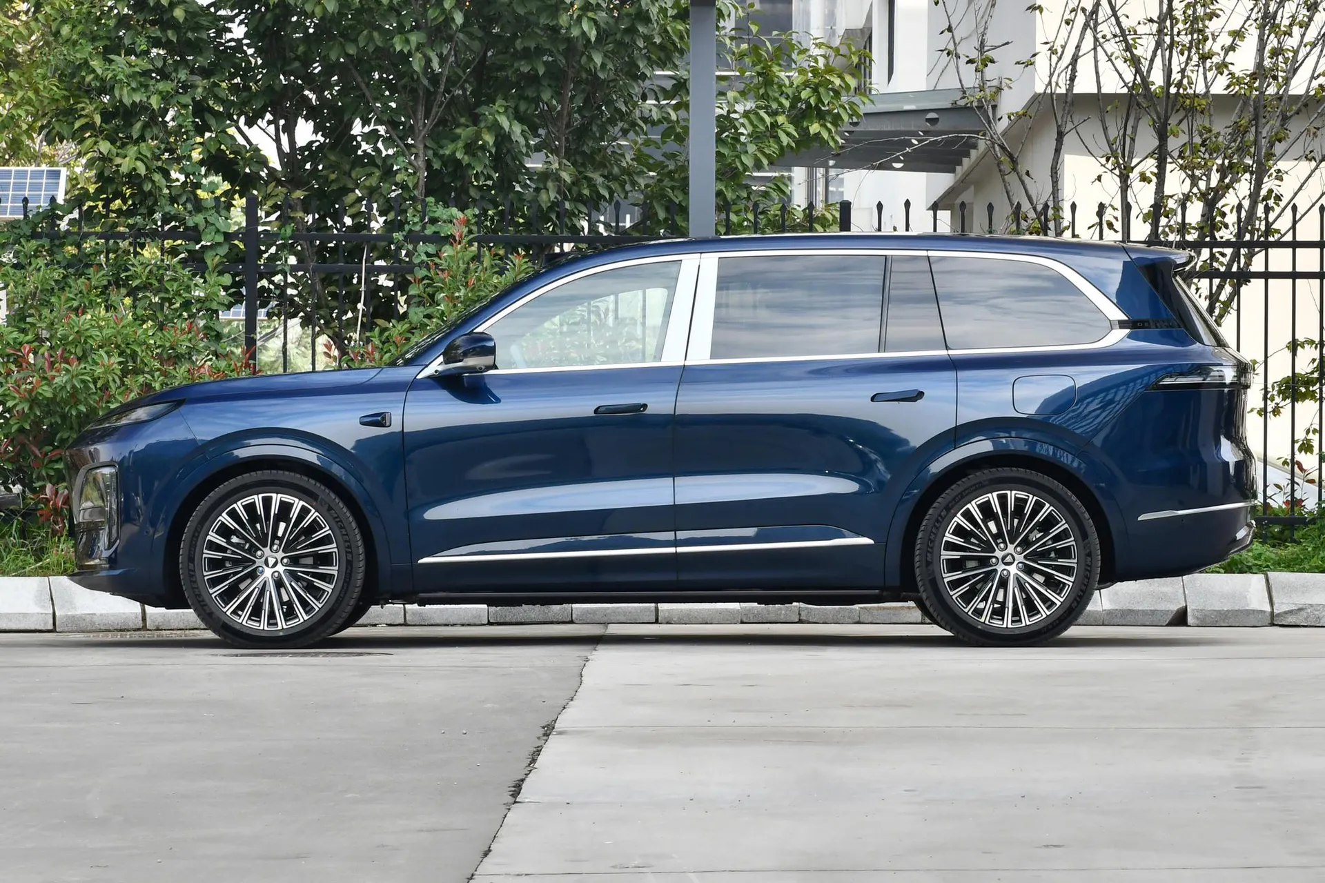  S09 AWD Ultra+ Ultra Long Range Bespoke