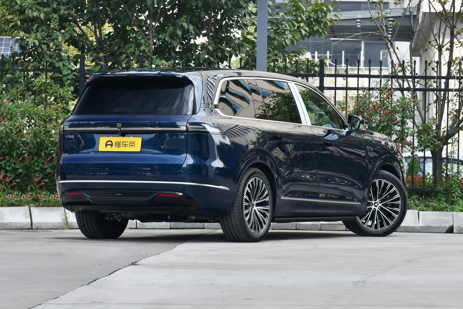  S09 AWD Ultra+ Ultra Long Range Bespoke