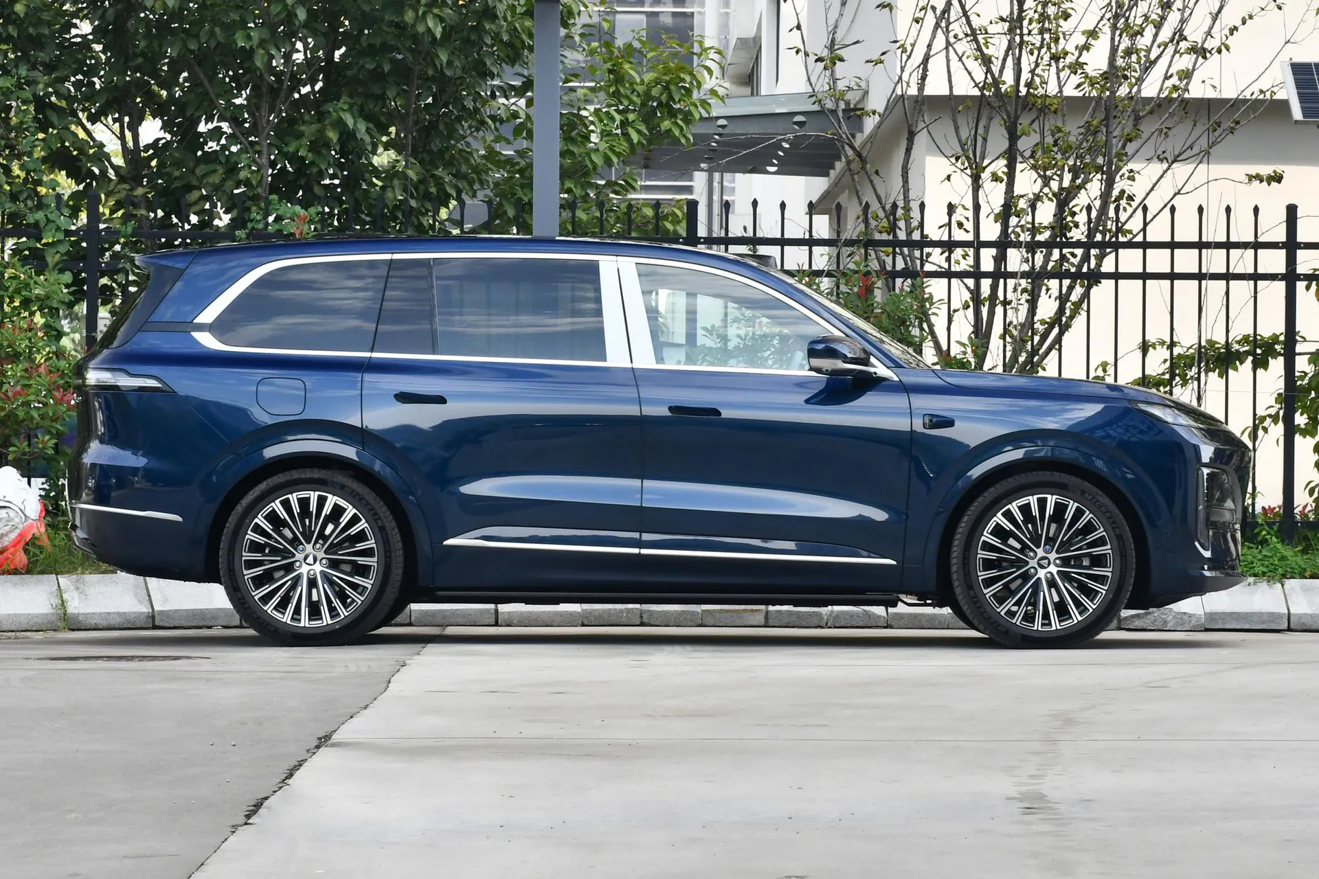  S09 AWD Ultra+ Ultra Long Range Bespoke
