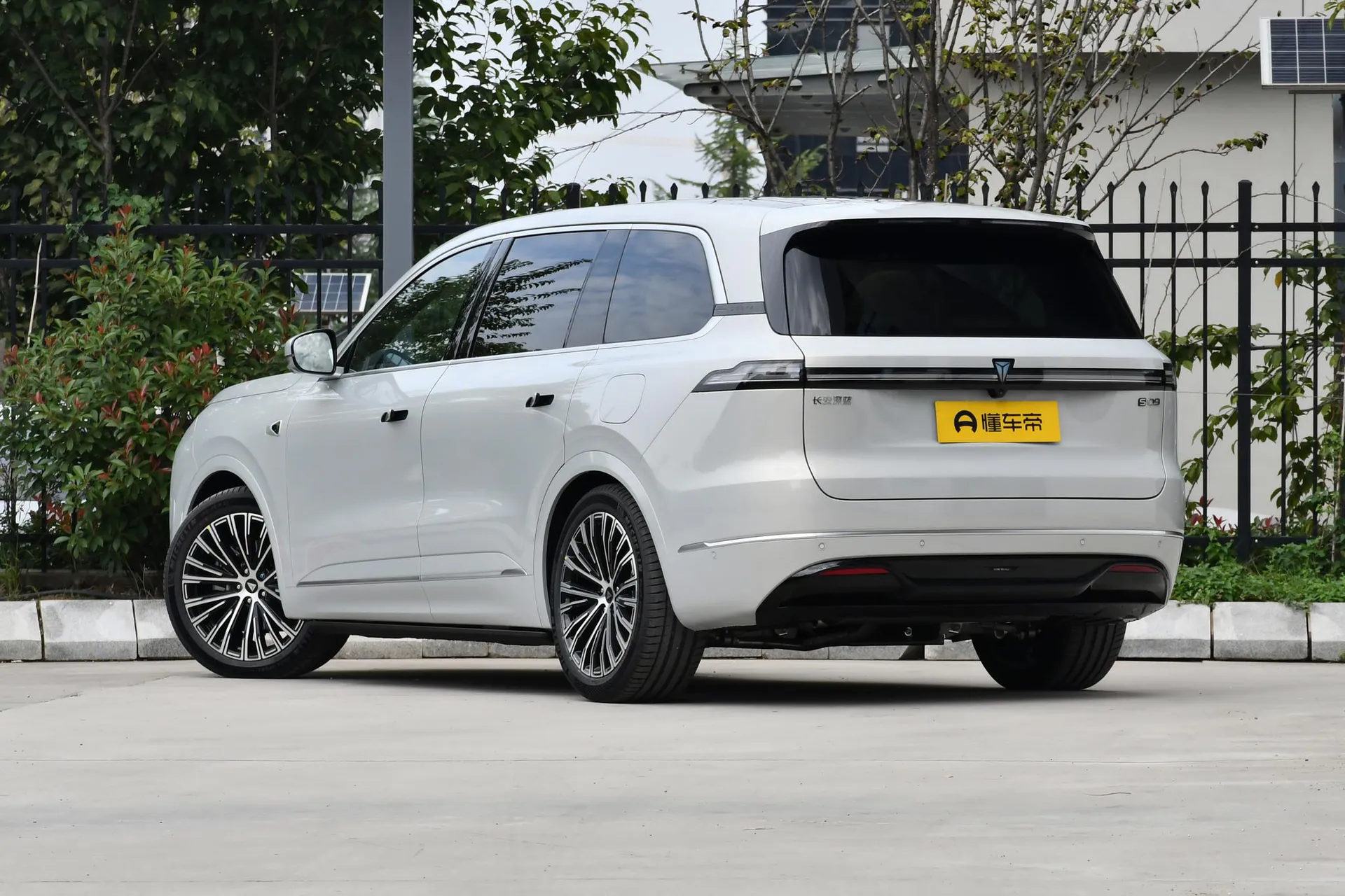  S09 AWD Ultra+ Ultra Long Range Bespoke