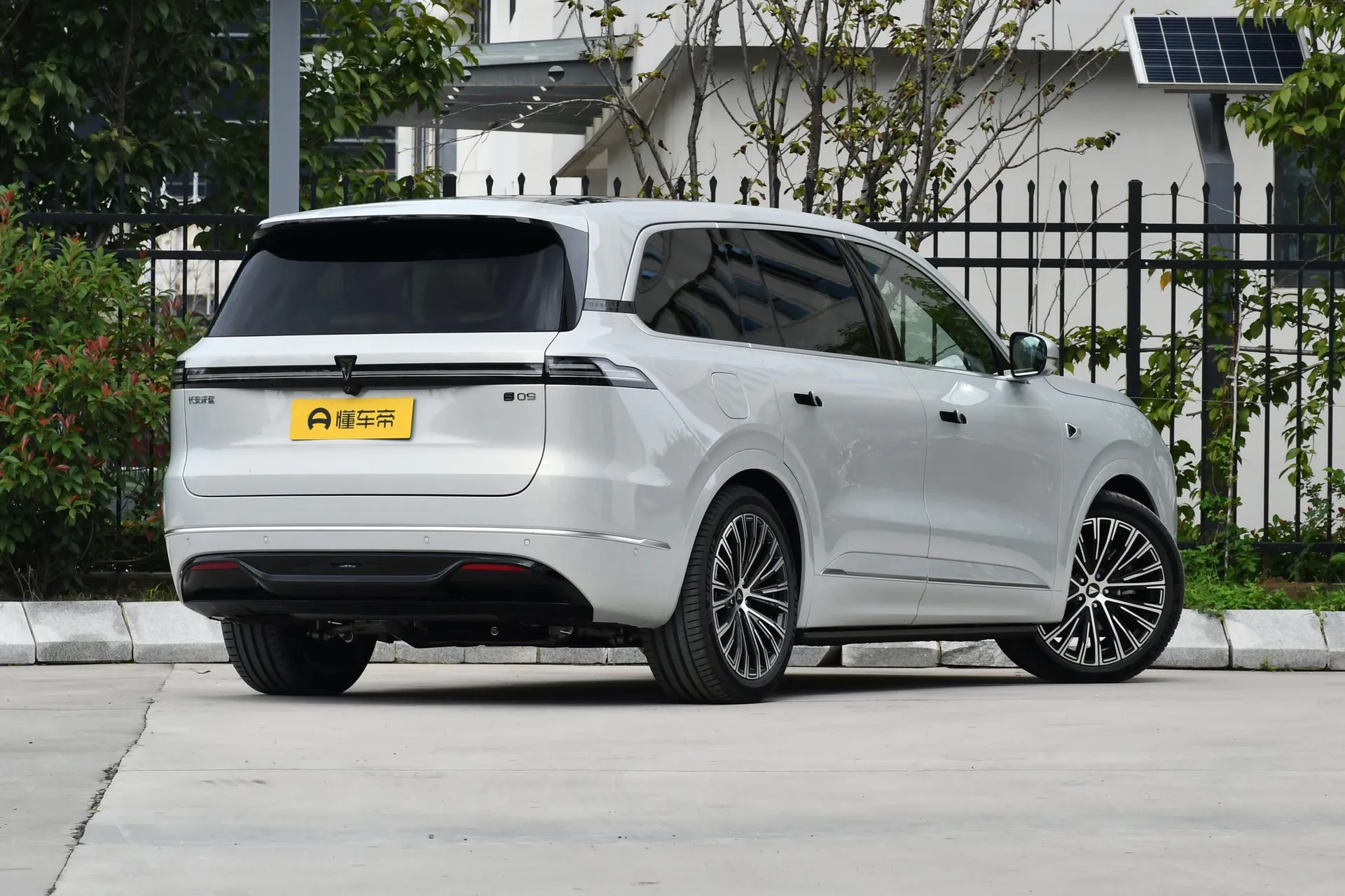  S09 AWD Ultra+ Ultra Long Range Bespoke