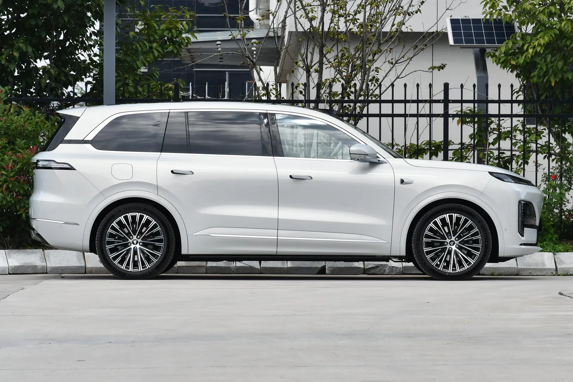  S09 AWD Ultra+ Ultra Long Range Bespoke