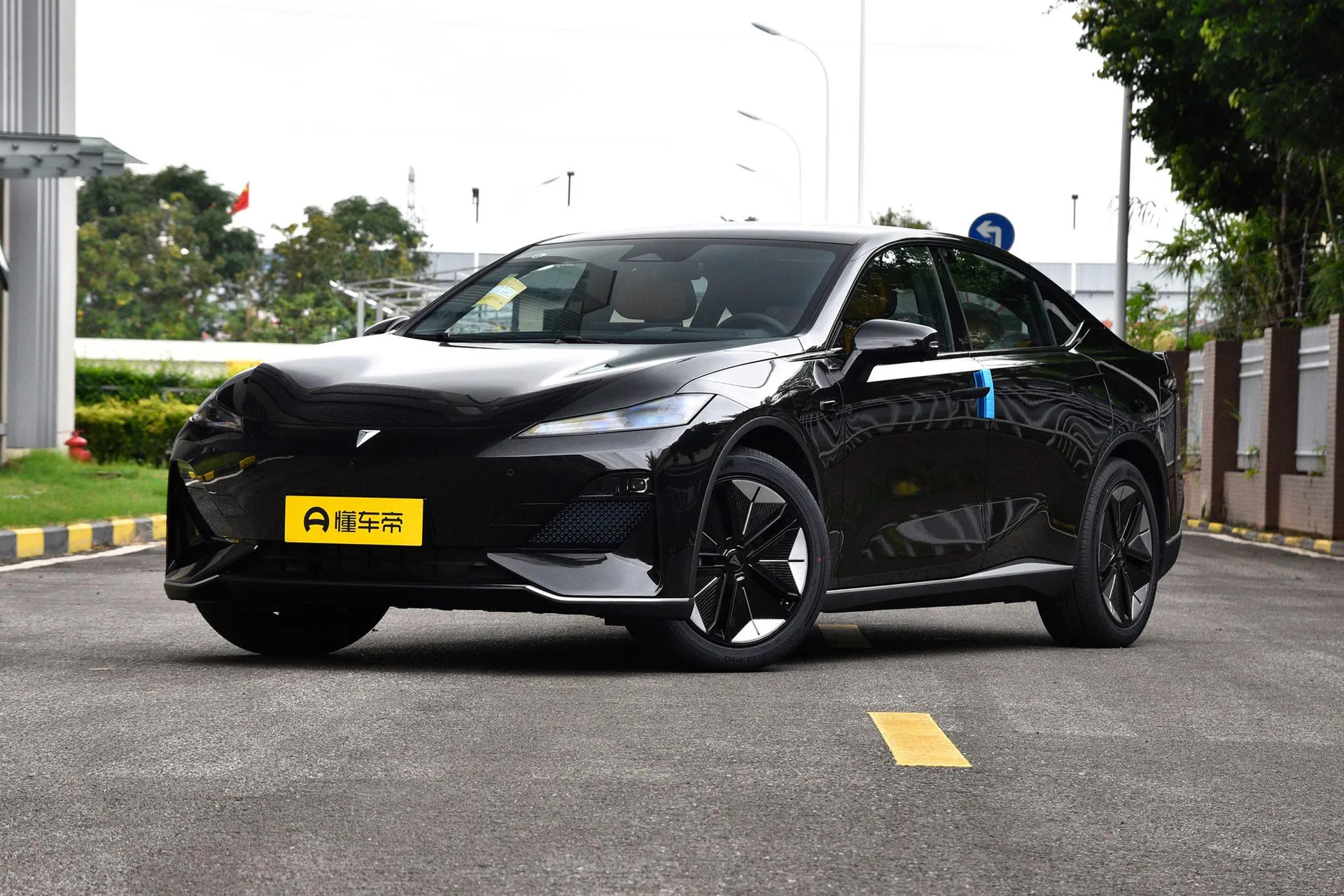 Хэтчбек Deepal SL03 530 Pure EV Sport (2025)