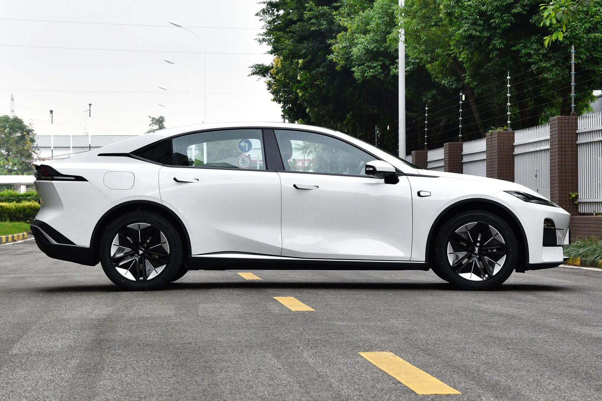  SL03 530 Pure EV Sport