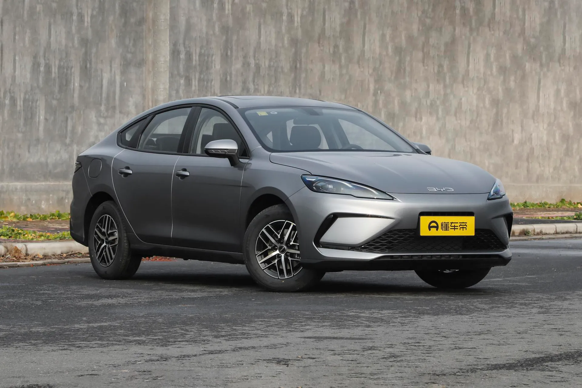  Seal 05 DM-i 210 KM Premium