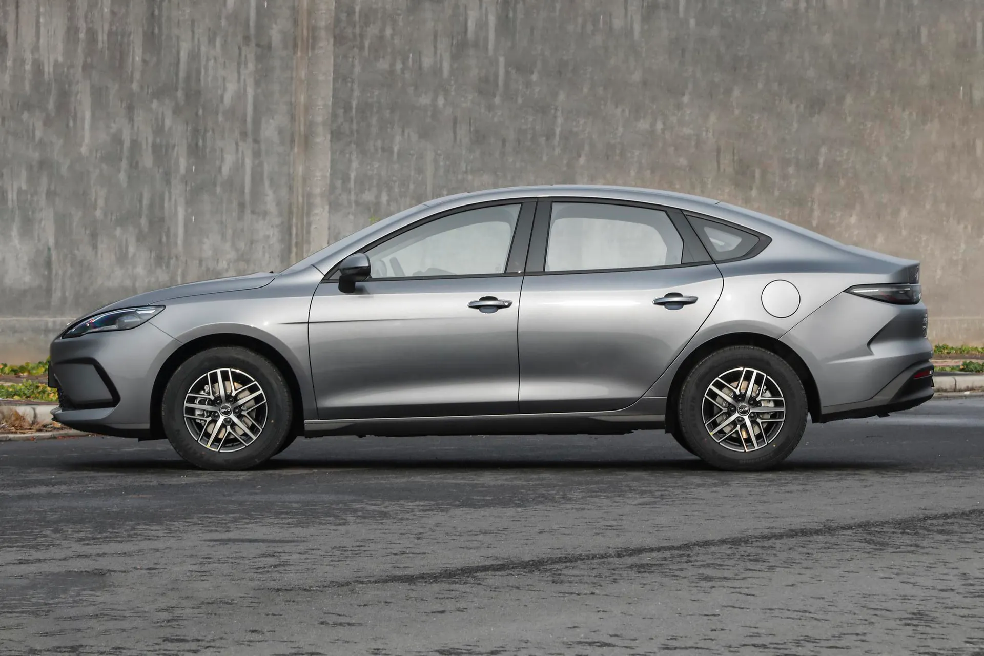  Seal 05 DM-i 210 KM Premium
