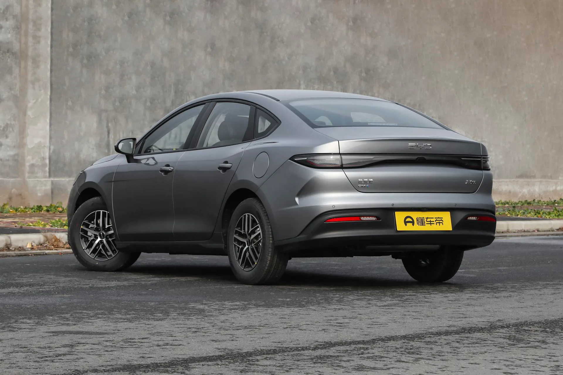  Seal 05 DM-i 210 KM Premium