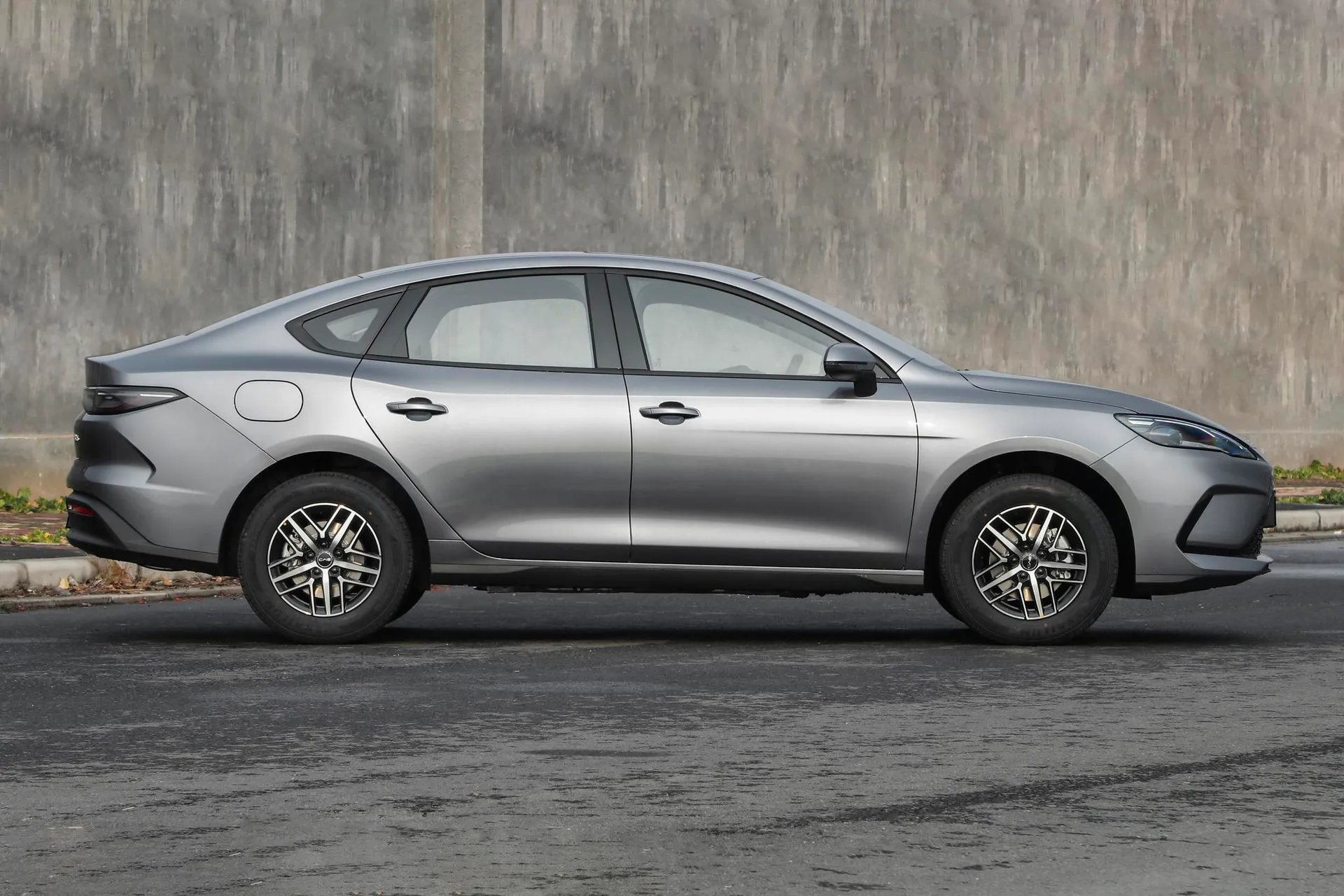  Seal 05 DM-i 210 KM Premium
