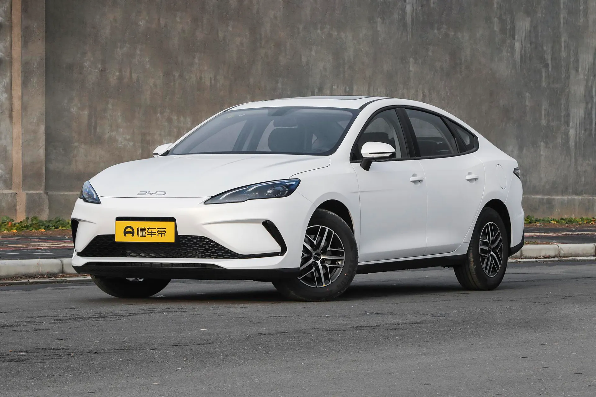  Seal 05 DM-i 210 KM Premium