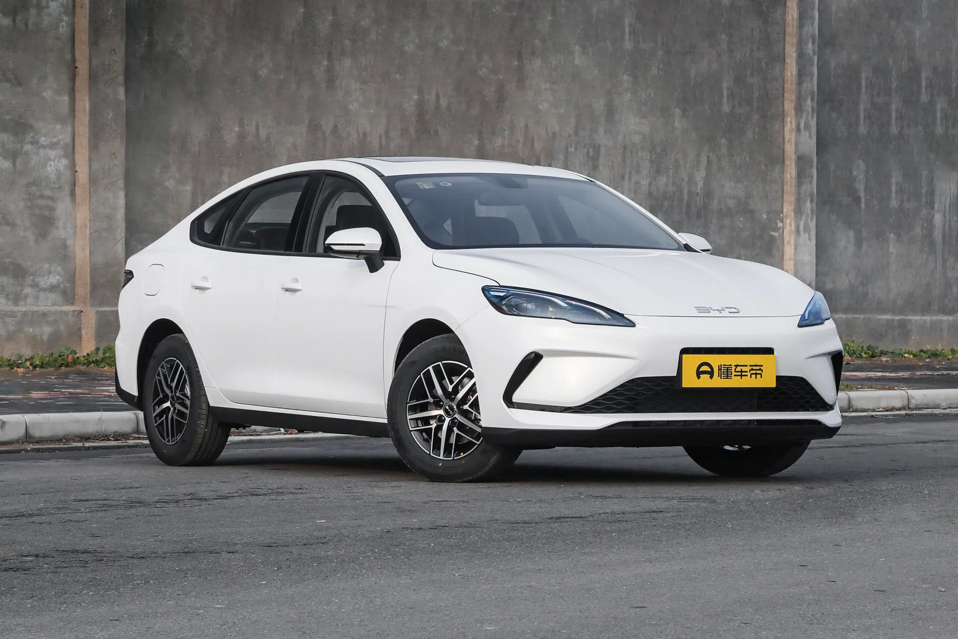  Seal 05 DM-i 210 KM Premium