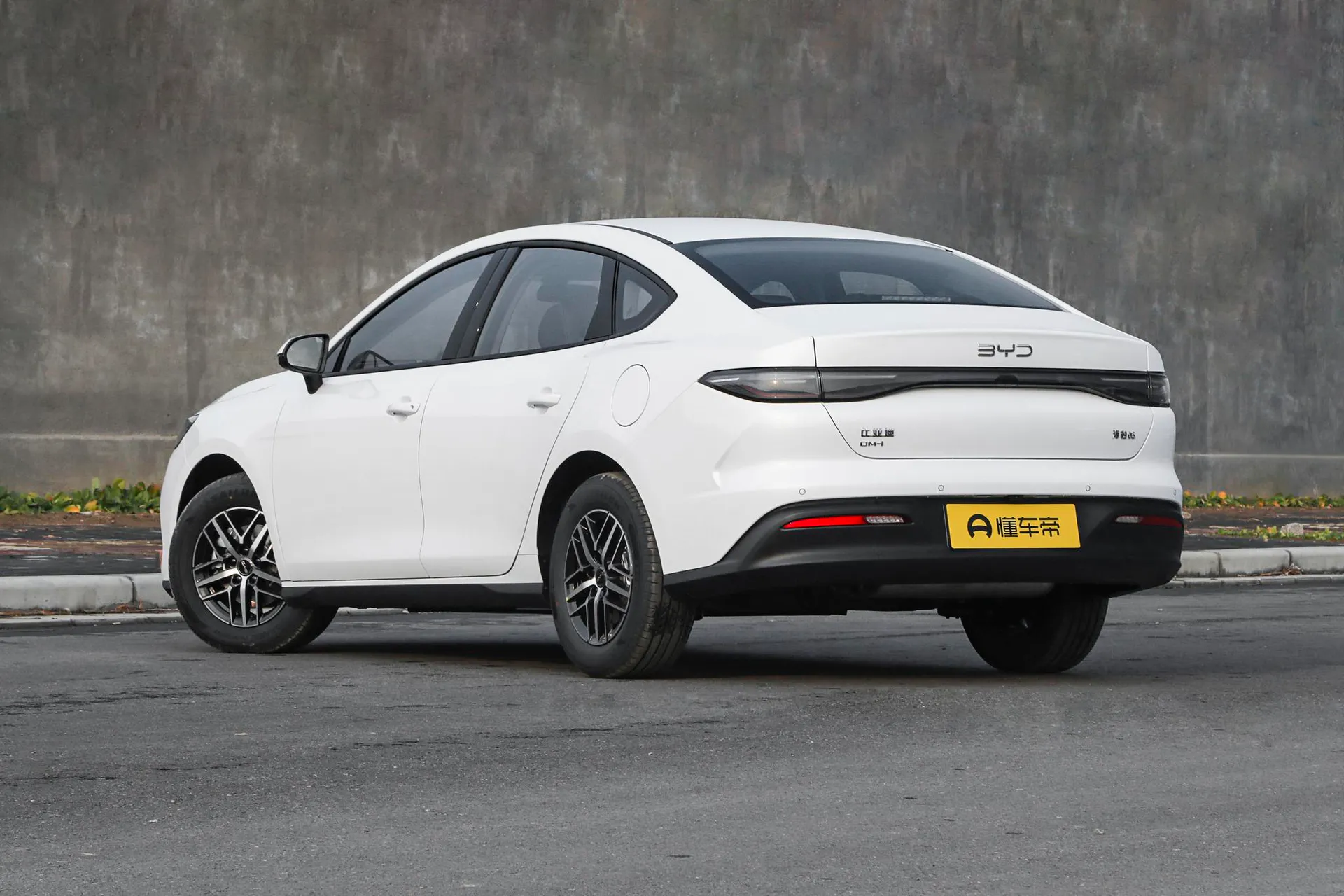  Seal 05 DM-i 210 KM Premium