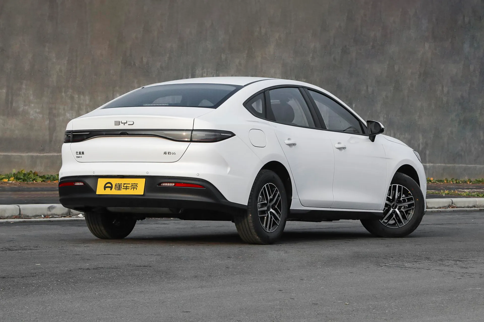 Seal 05 DM-i 210 KM Premium