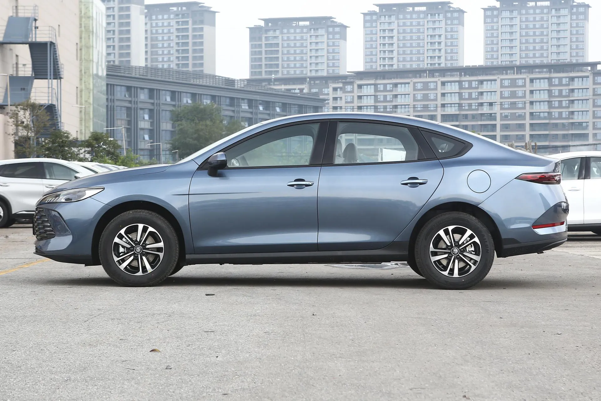  Qin Plus DM Smart Driving DM-i 128 KM Progressive