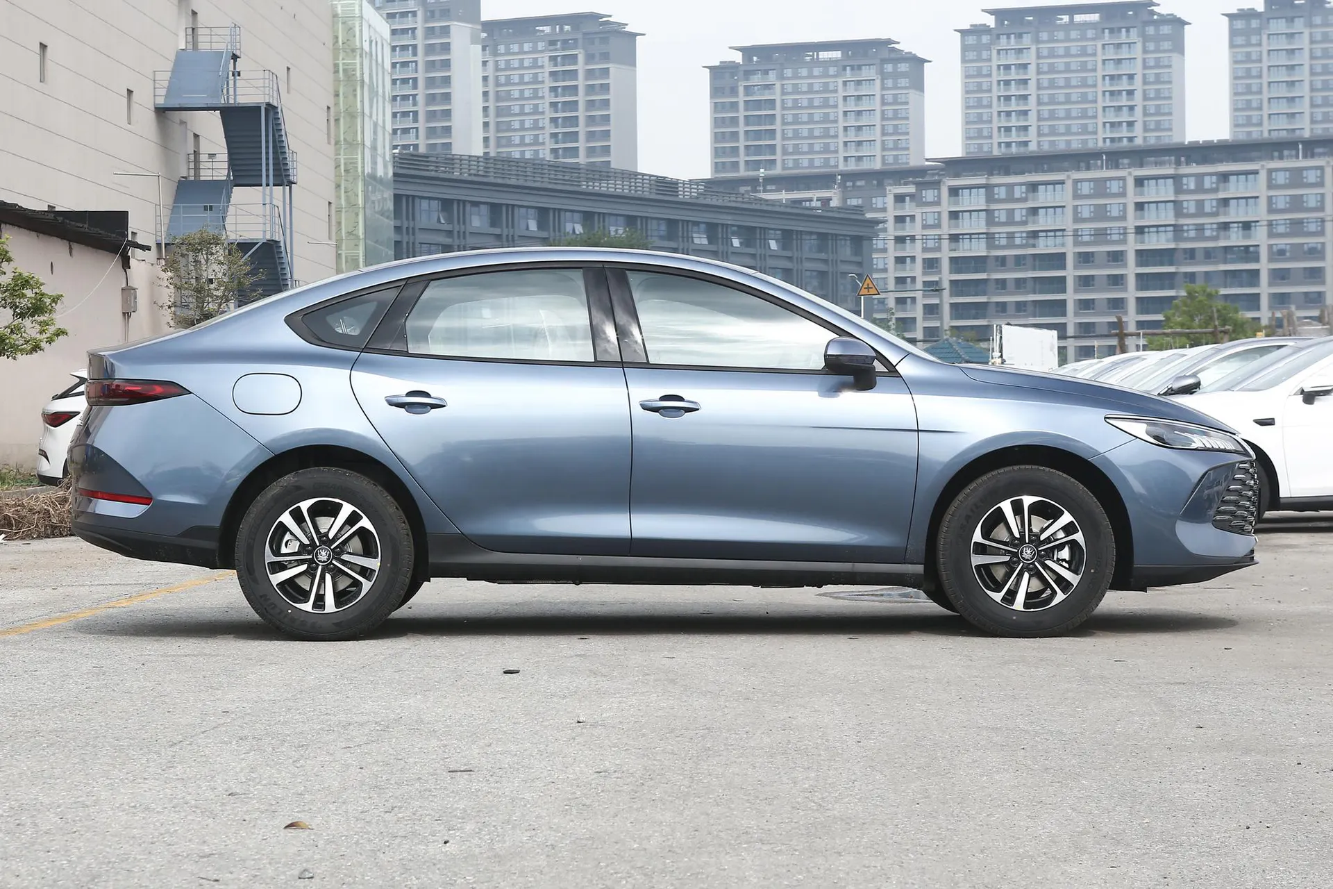  Qin Plus DM Smart Driving DM-i 128 KM Progressive