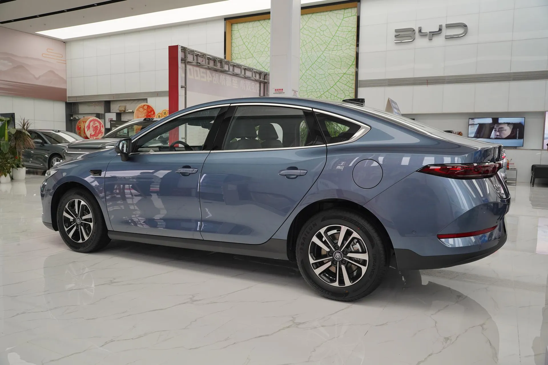  Qin Plus DM Smart Driving DM-i 55 KM Transcend
