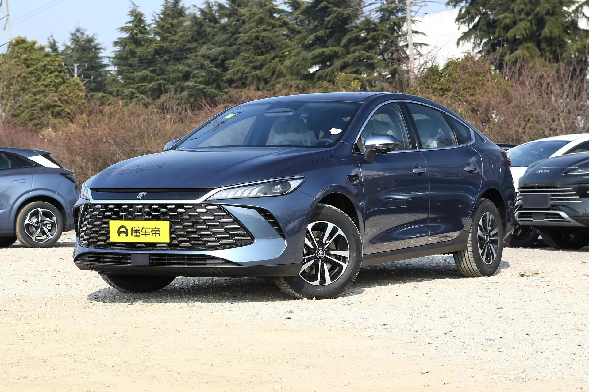 Седан BYD Qin Plus DM Smart Driving DM-i 120 KM Transcend (2025)