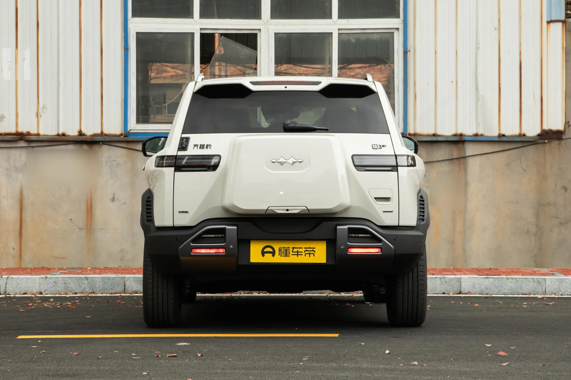  Titanium 3 620 KM RWD Flash Charge