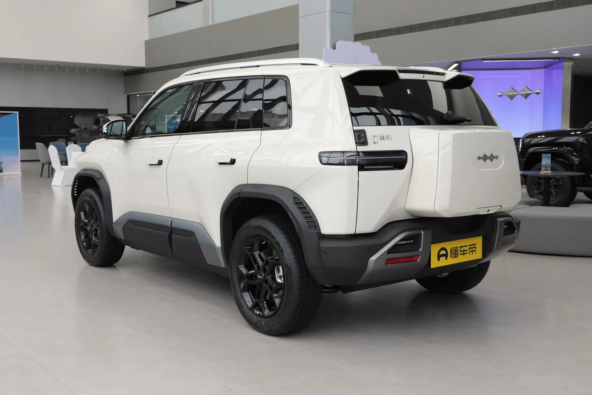  Titanium 3 501 KM RWD Ultra