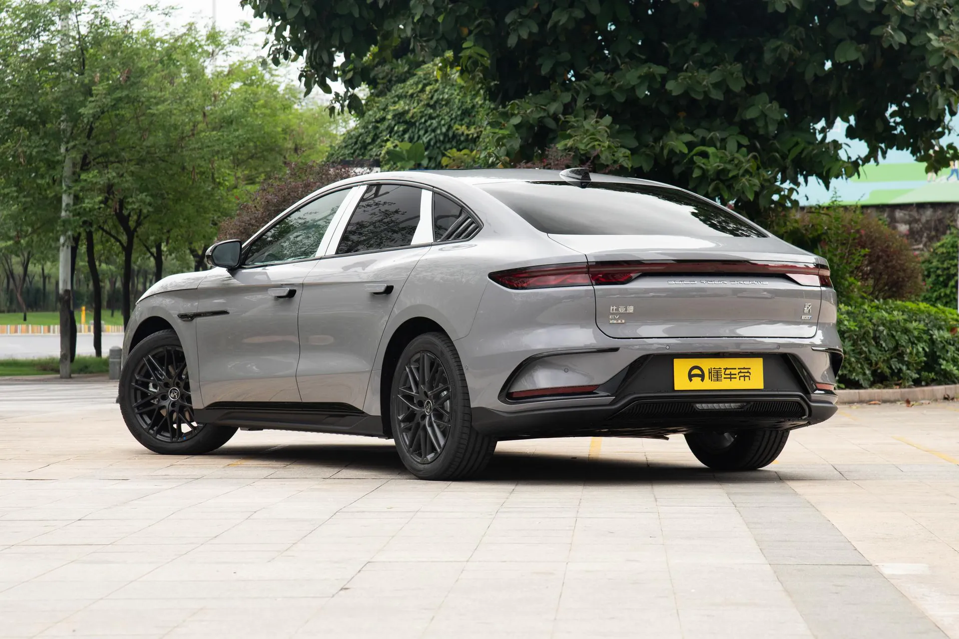  Han EV 705 KM Flash Charge Premium