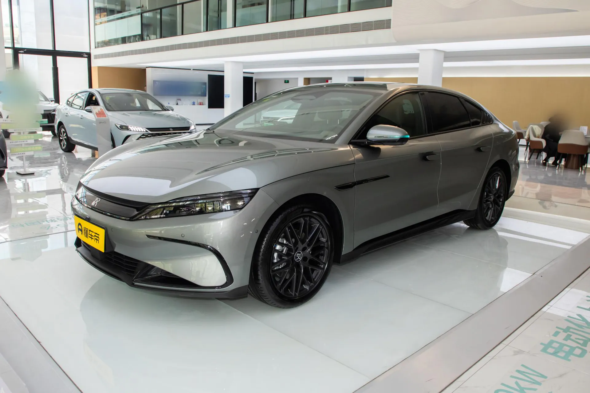  Han EV 705 KM Flash Charge Premium