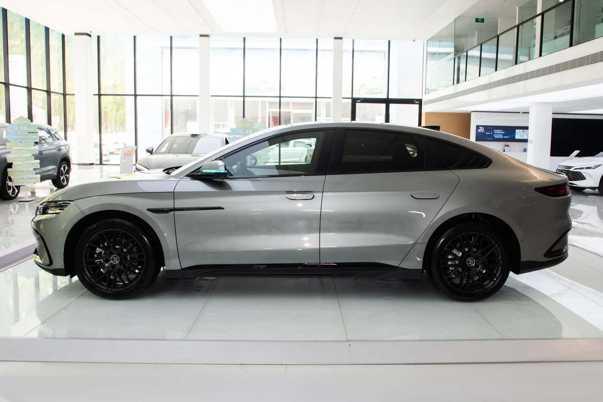  Han EV 705 KM Flash Charge Premium