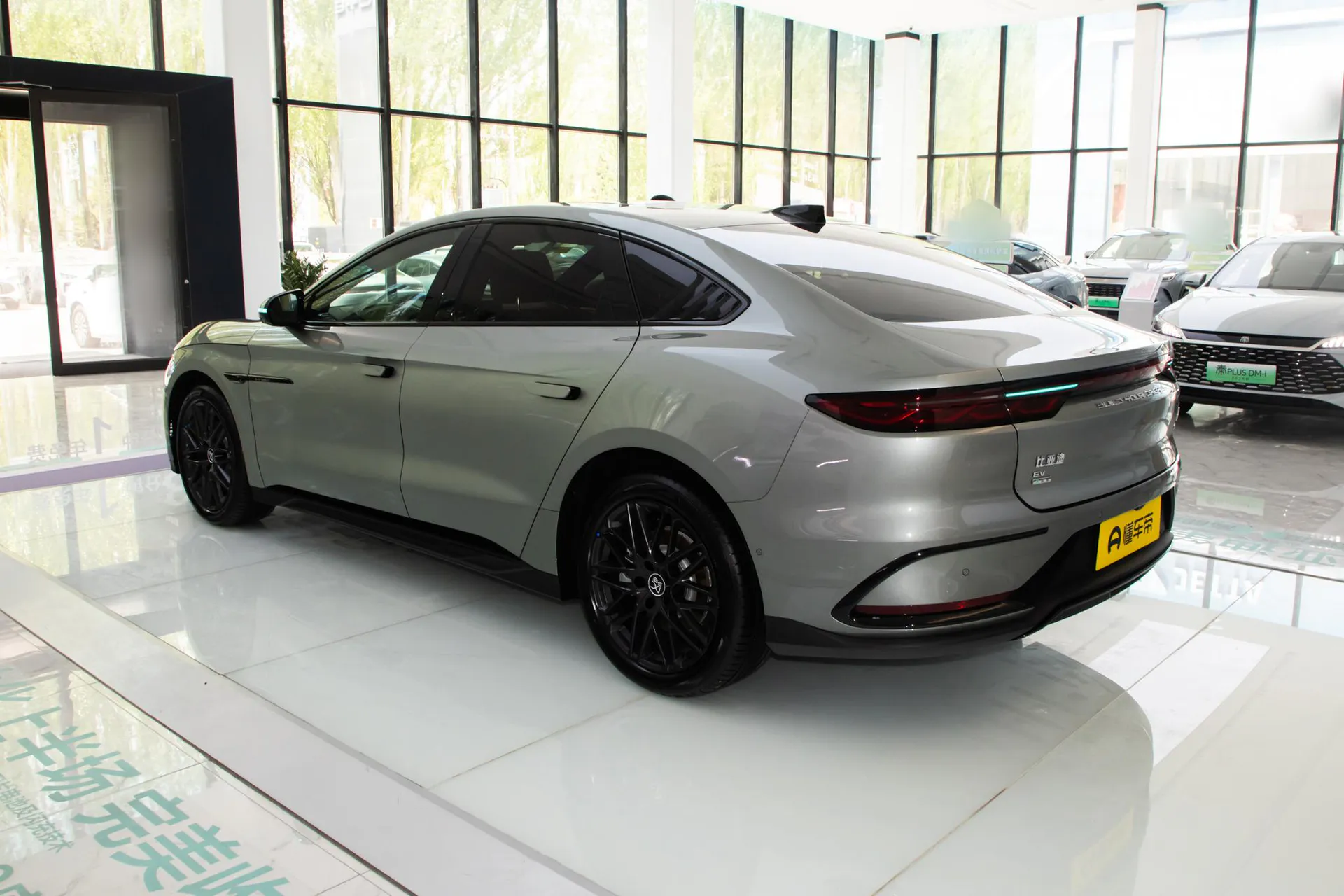  Han EV 705 KM Flash Charge Premium