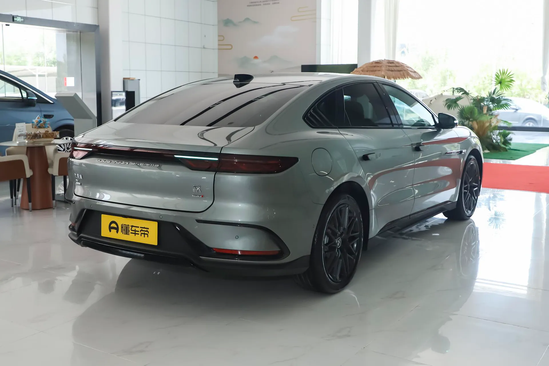  Han EV 705 KM Flash Charge Honor