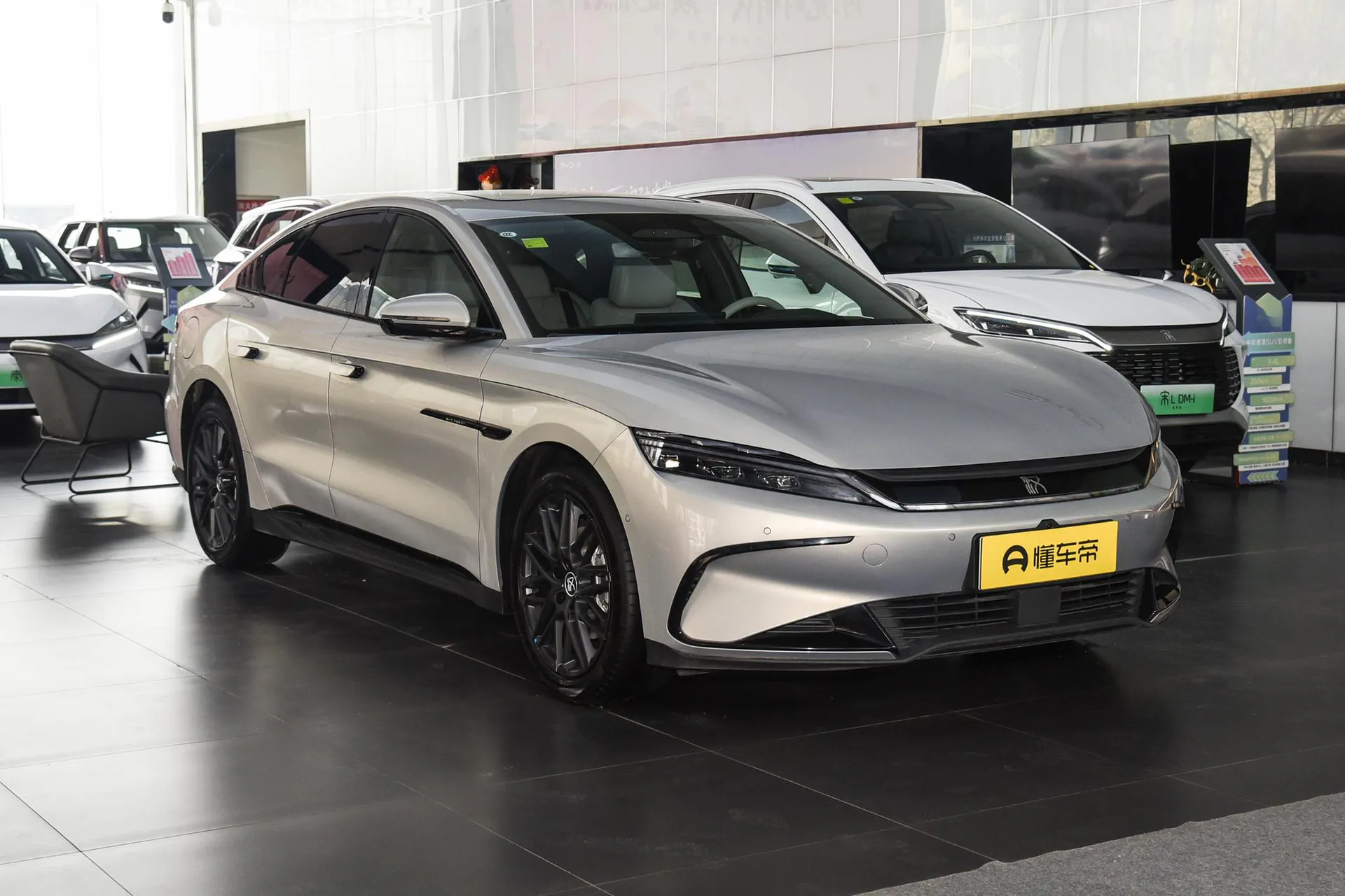  Han EV 705 KM Flash Charge Honor