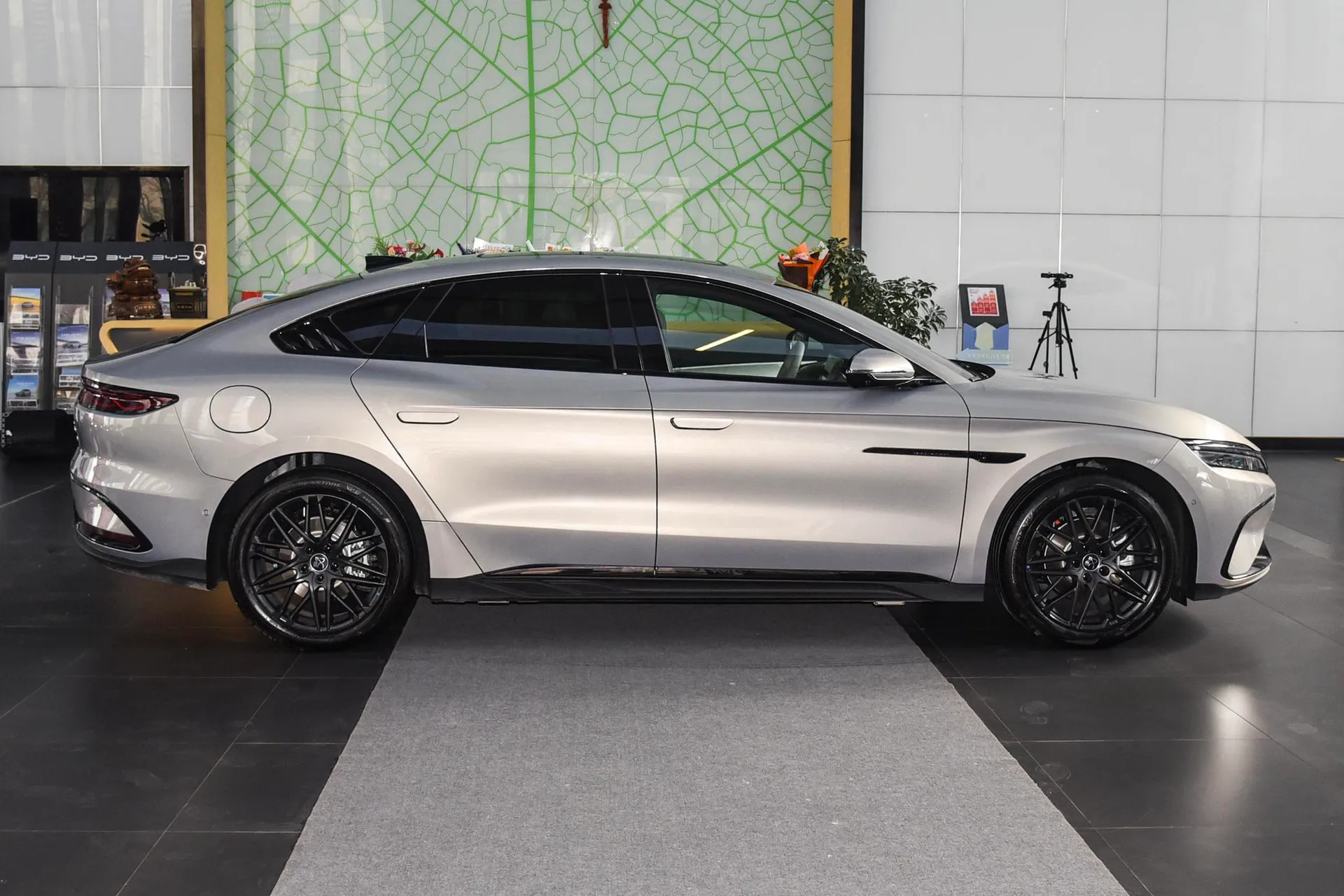  Han EV 705 KM Flash Charge Honor