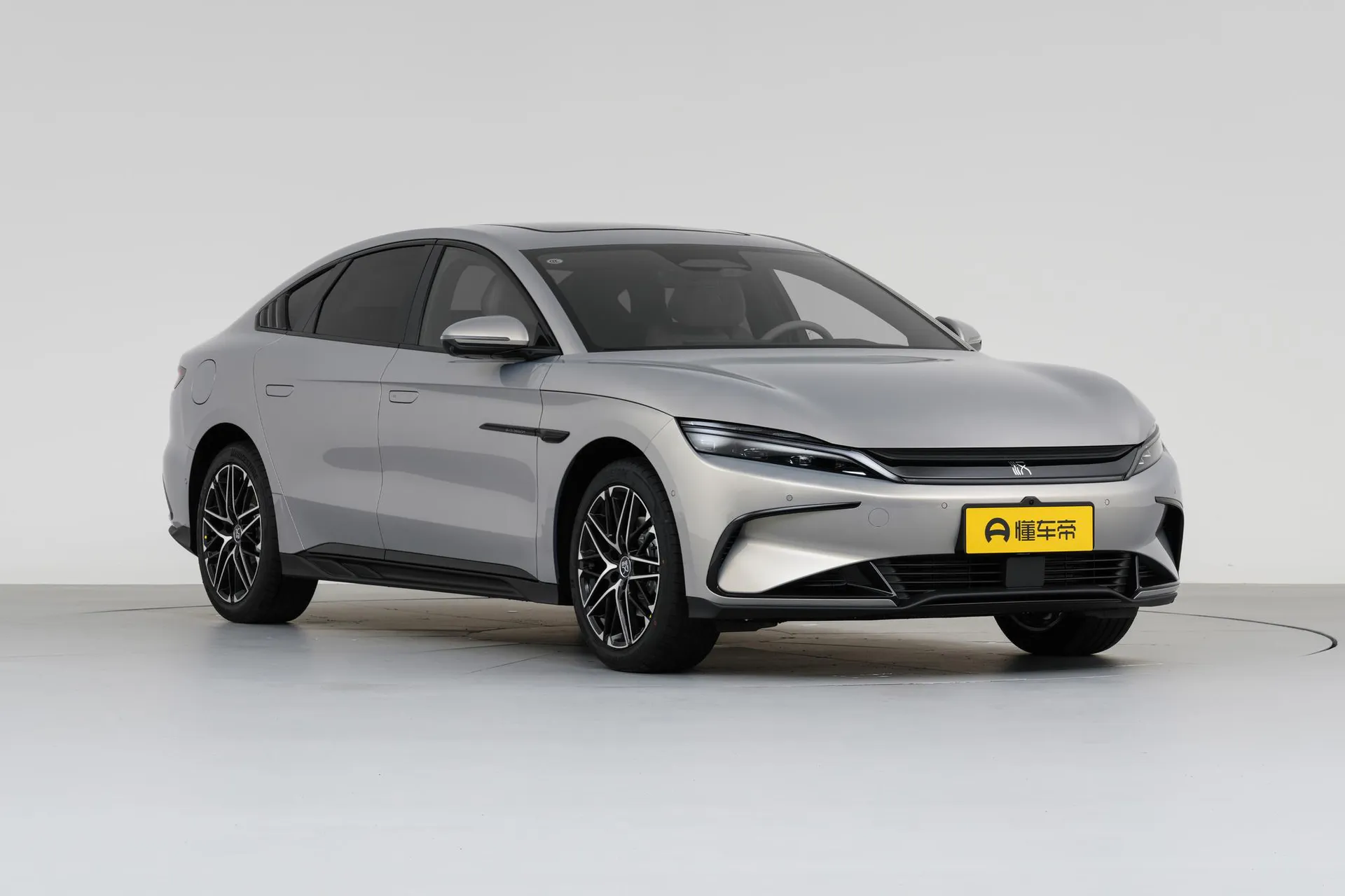  Han EV Long Range Smart Driving 635 KM Flagship