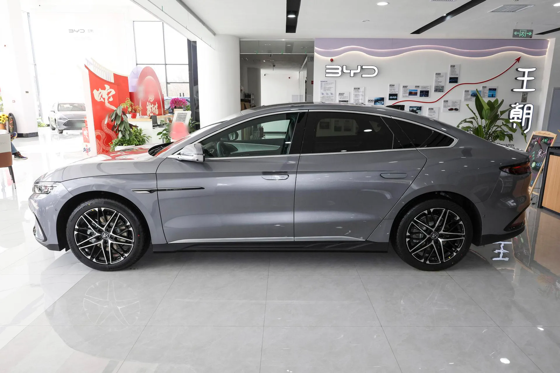  Han EV Smart Driving 605 KM Honor