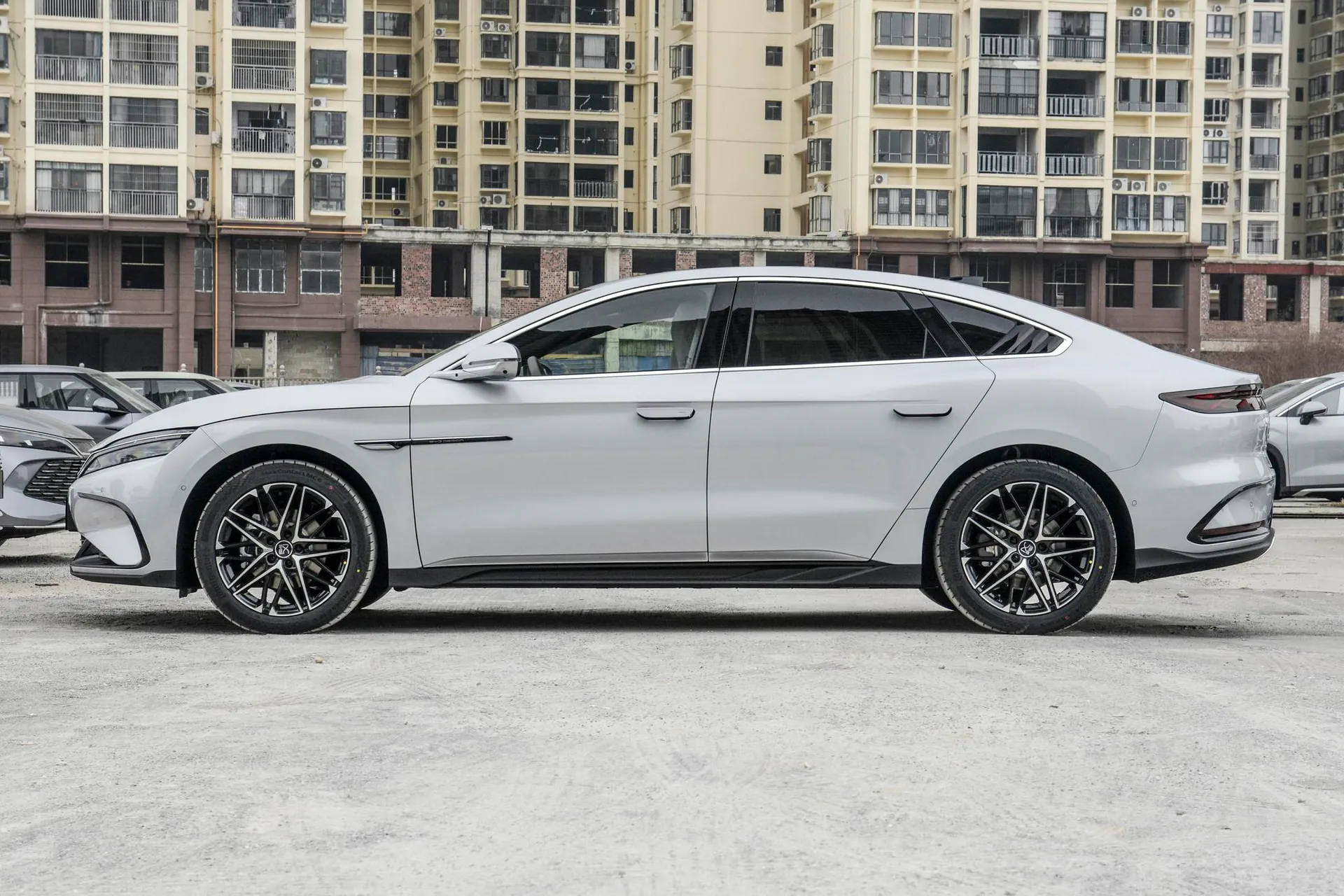  Han EV Smart Driving 605 KM Honor