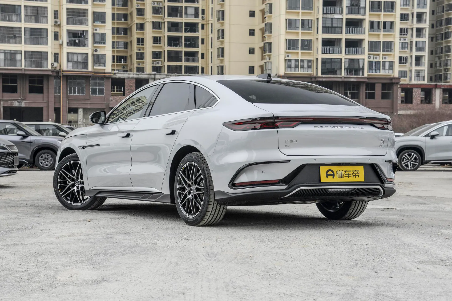  Han EV Smart Driving 605 KM Honor