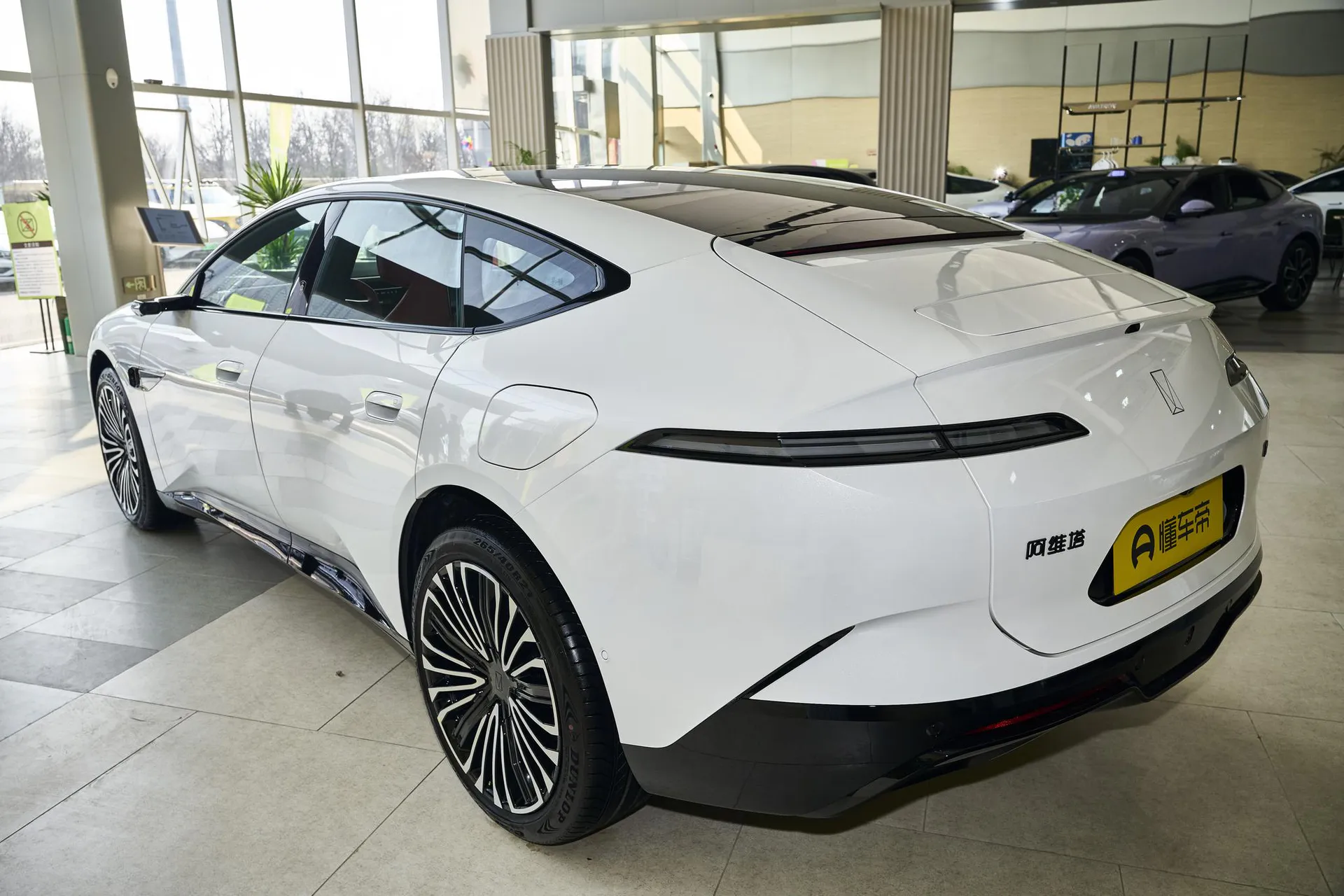  12 Ultra Dual-Motor RWD