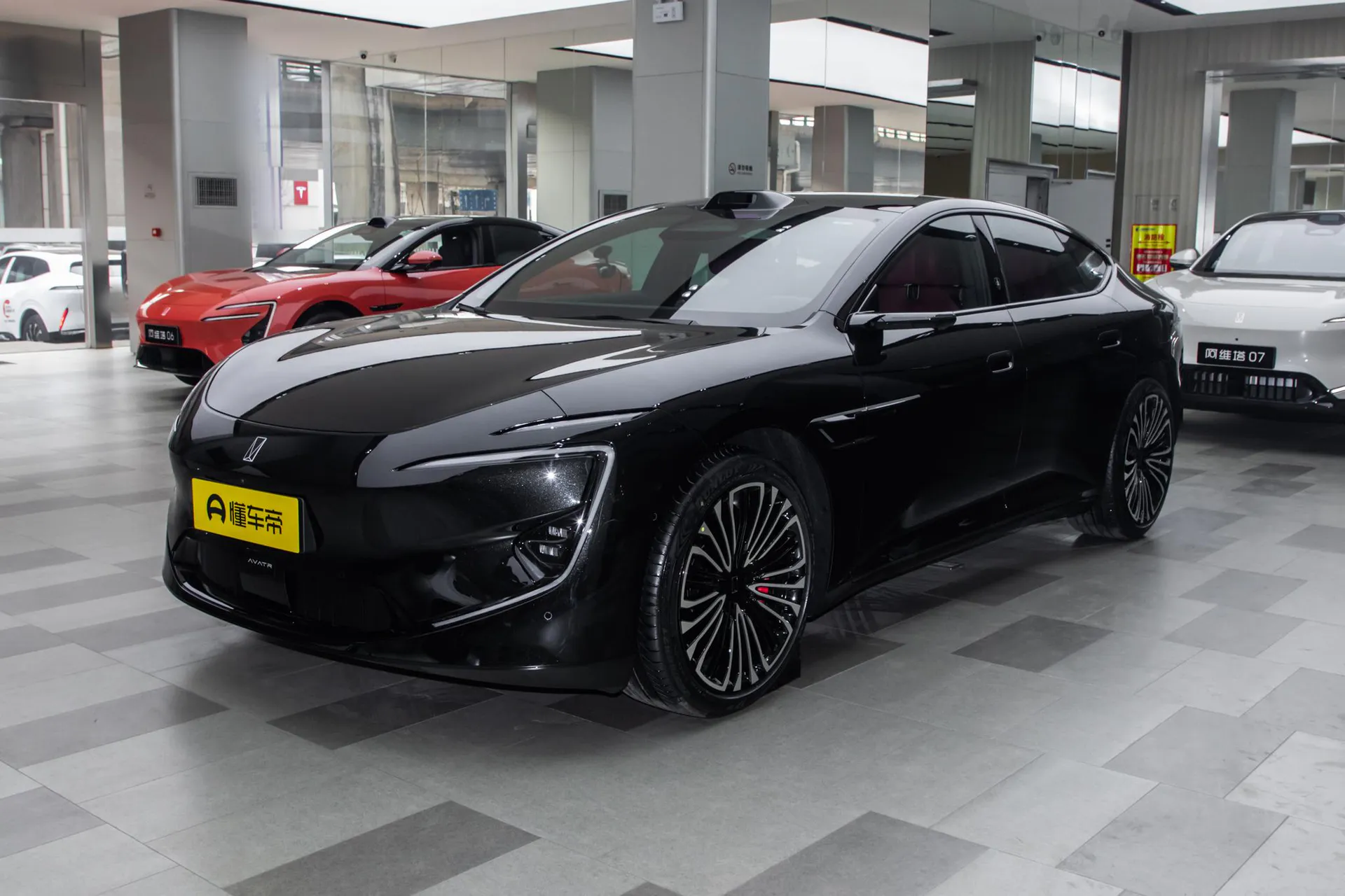  12 Ultra Dual-Motor RWD Pure EV