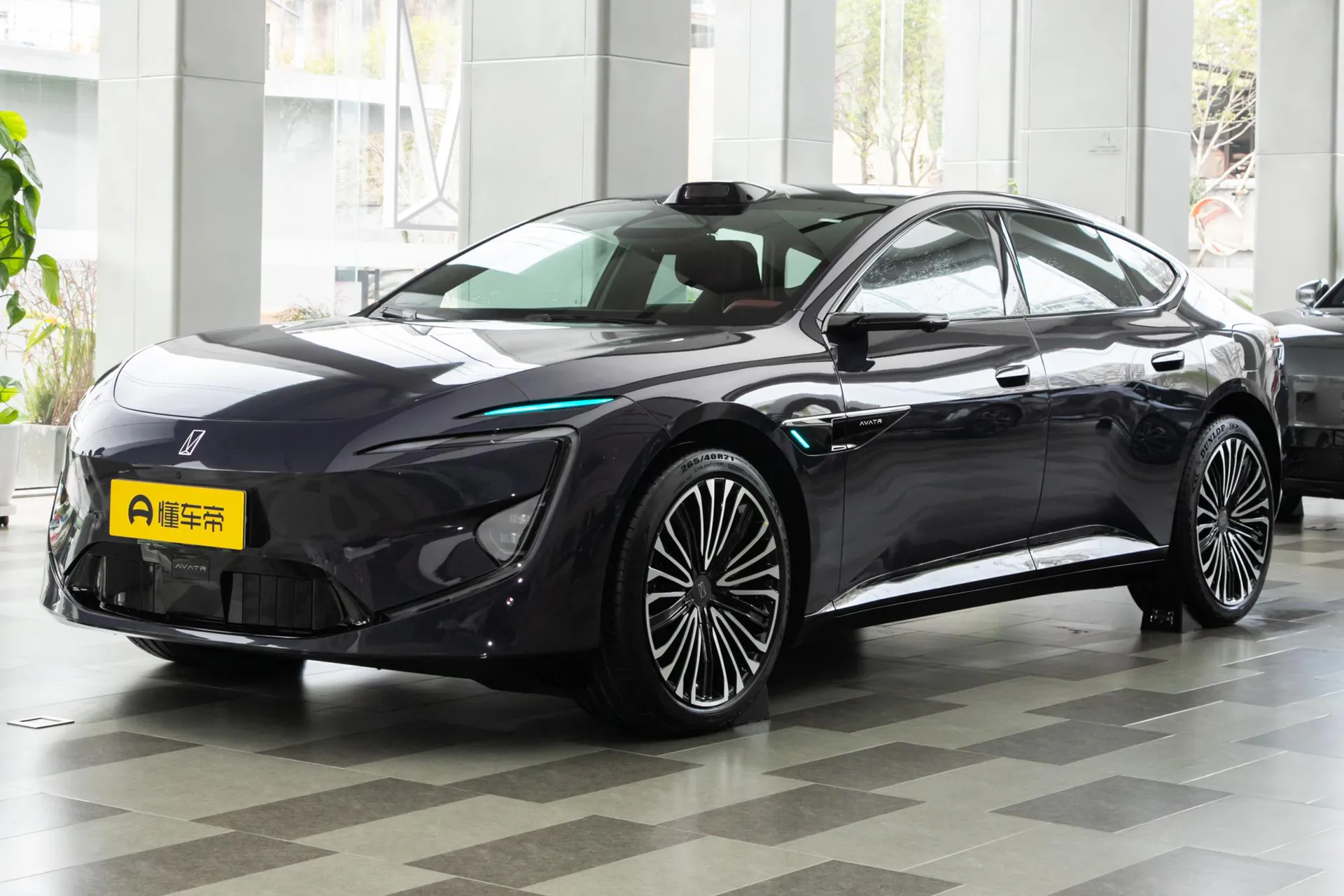  12 Ultra Dual-Motor RWD Pure EV