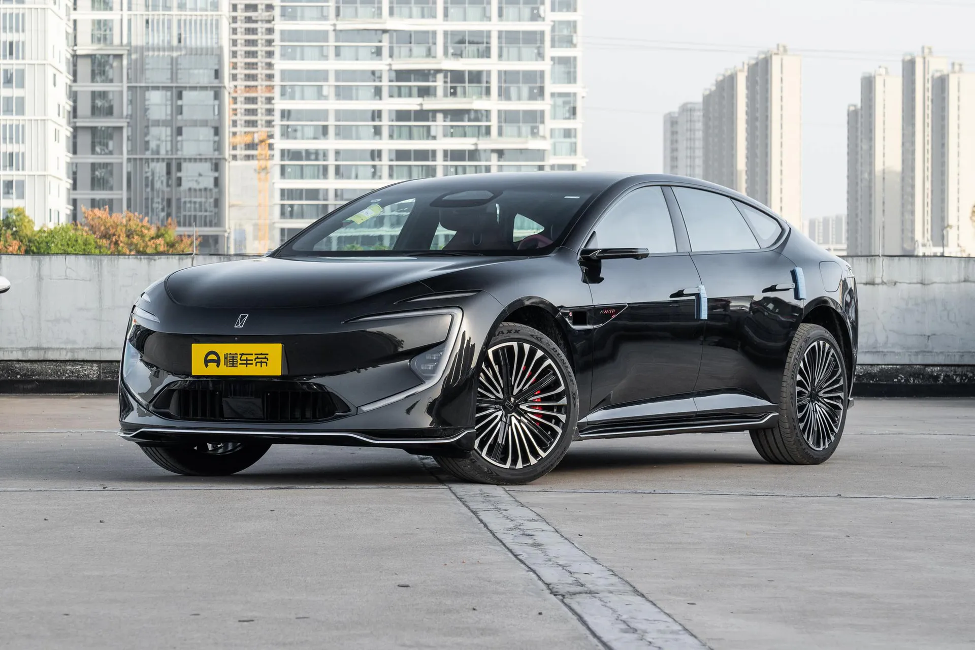  12 Master AWD Pure EV