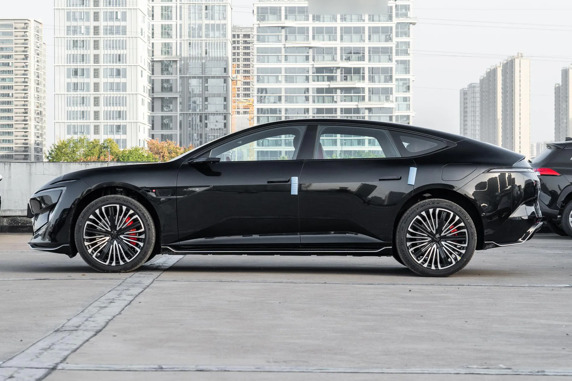  12 Master AWD Pure EV