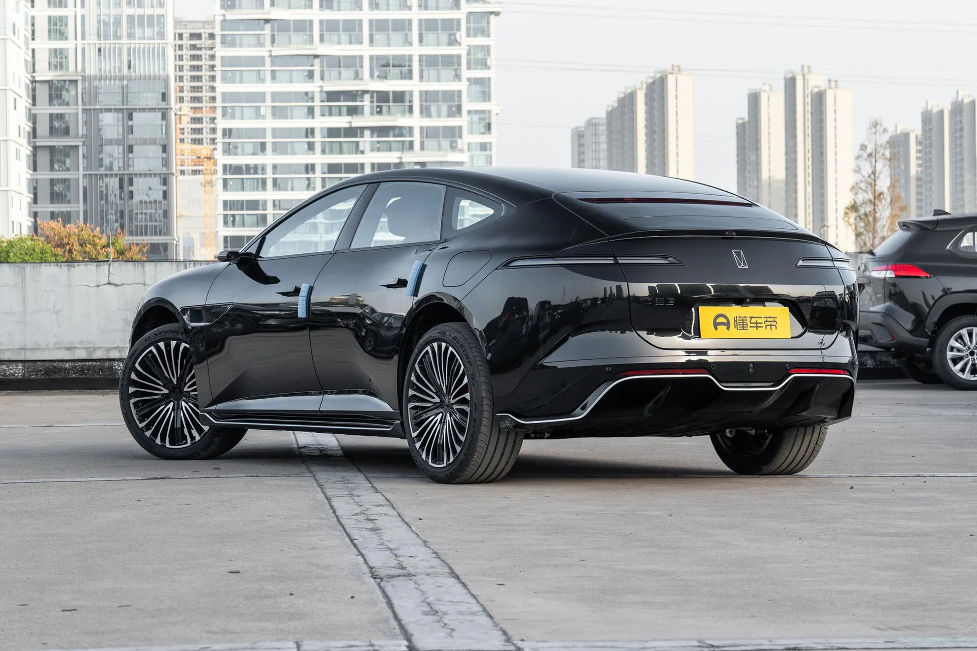  12 Master AWD Pure EV