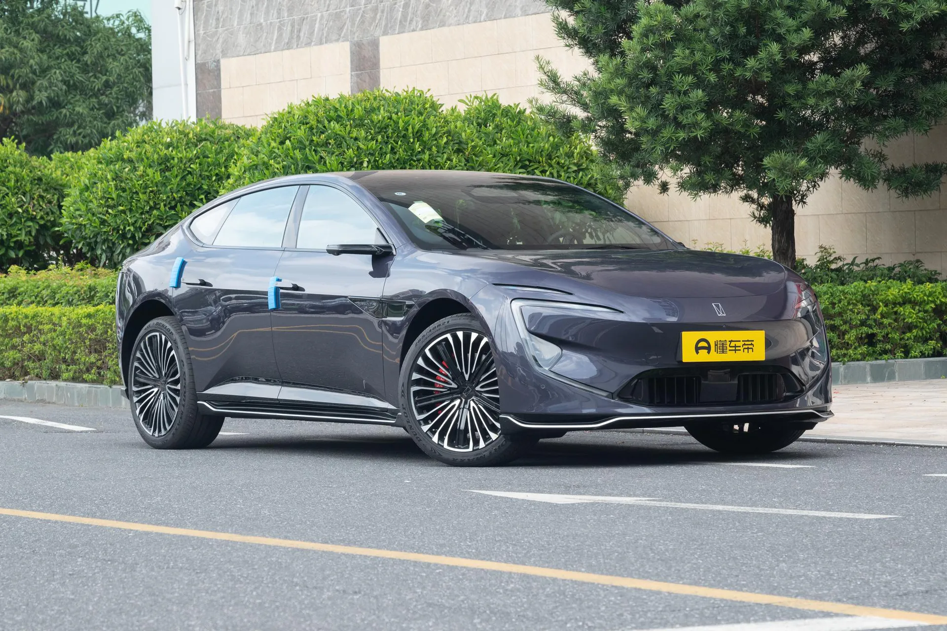  12 Master AWD Pure EV