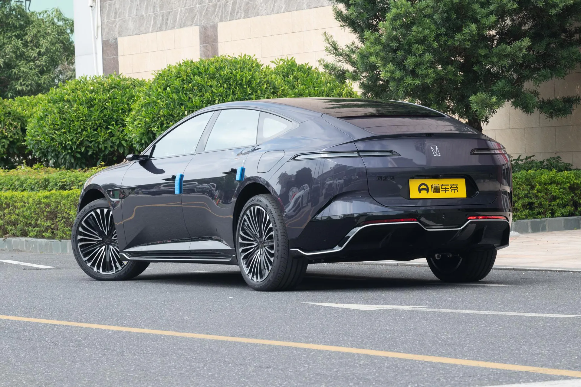  12 Master AWD Pure EV