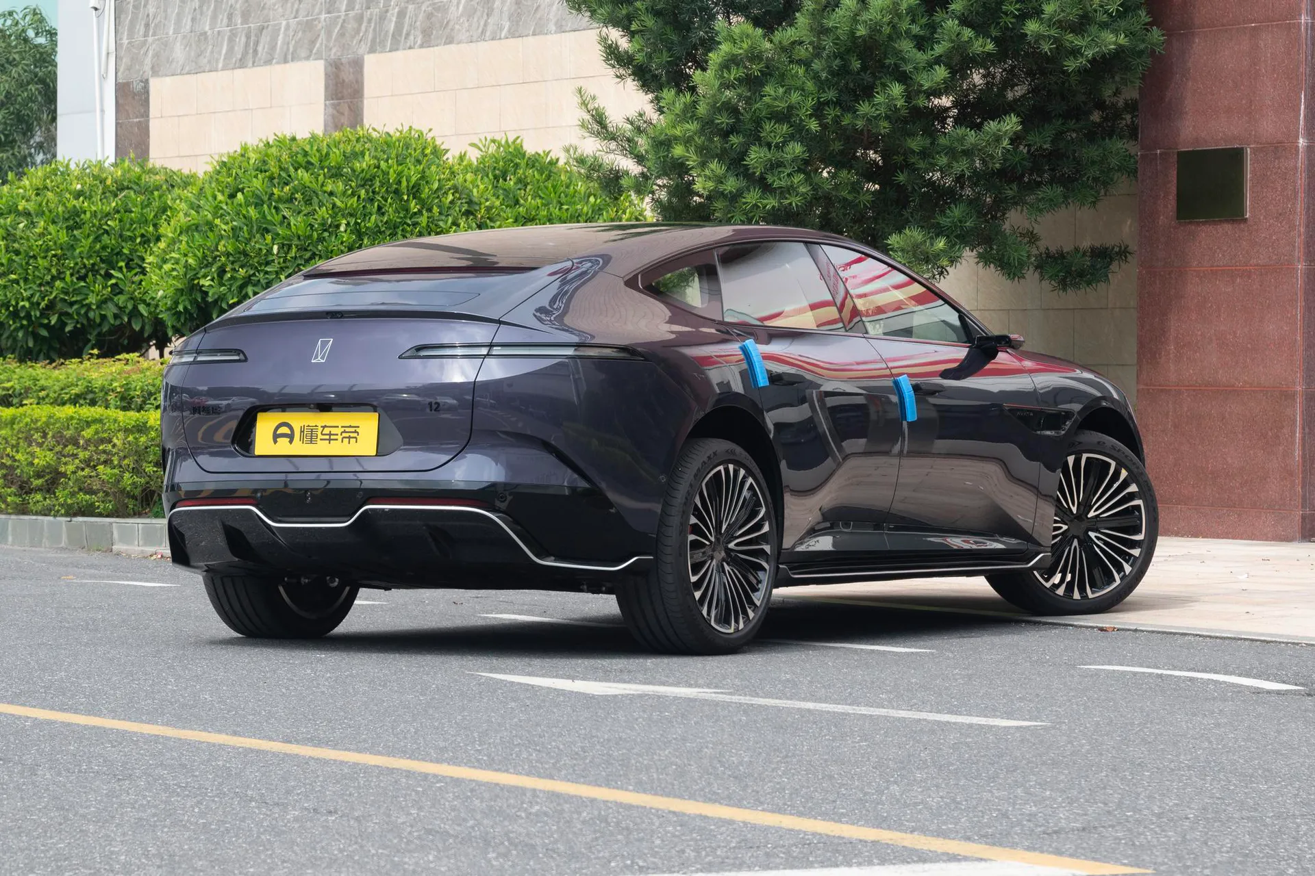  12 Master AWD Pure EV