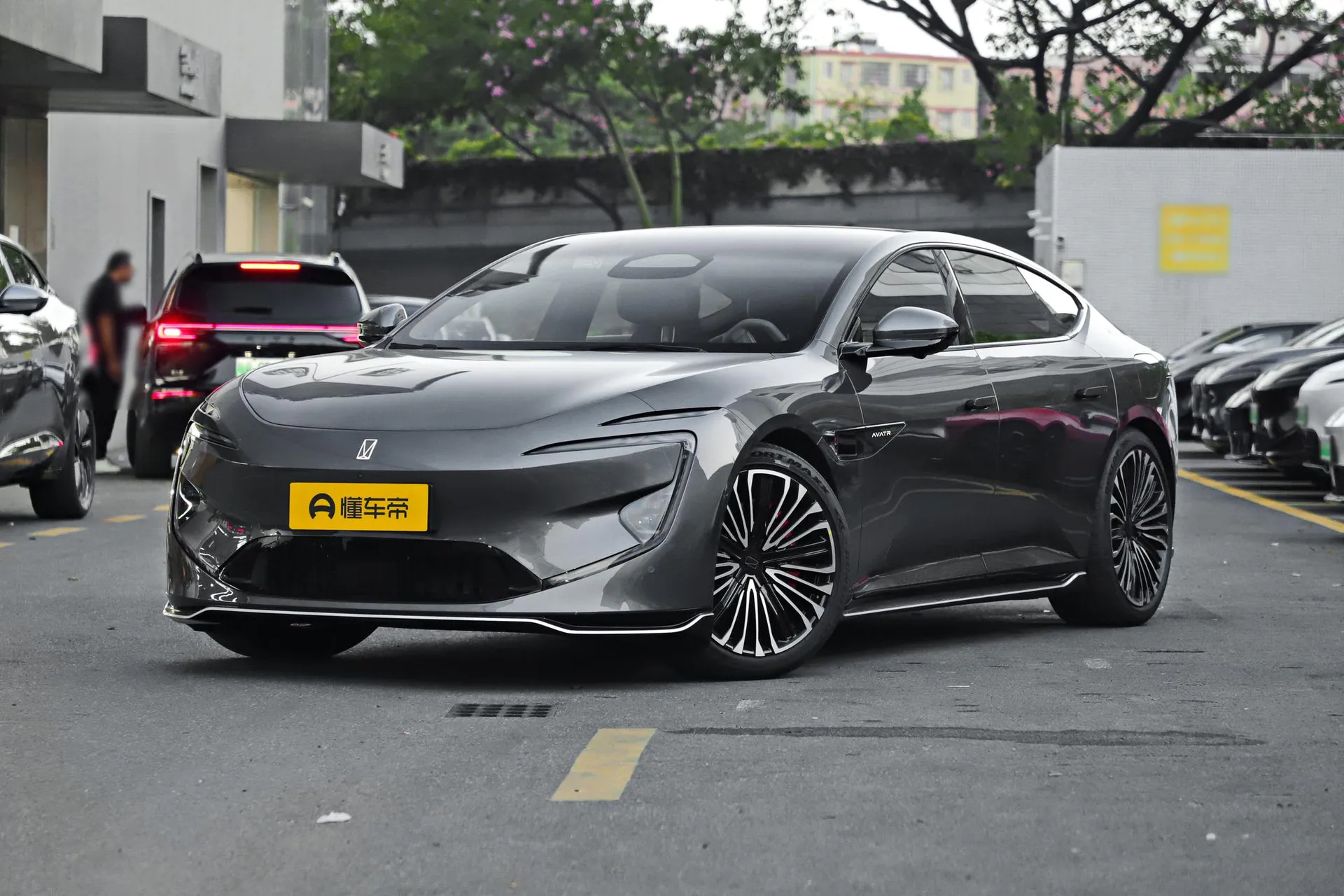  12 Master AWD Pure EV