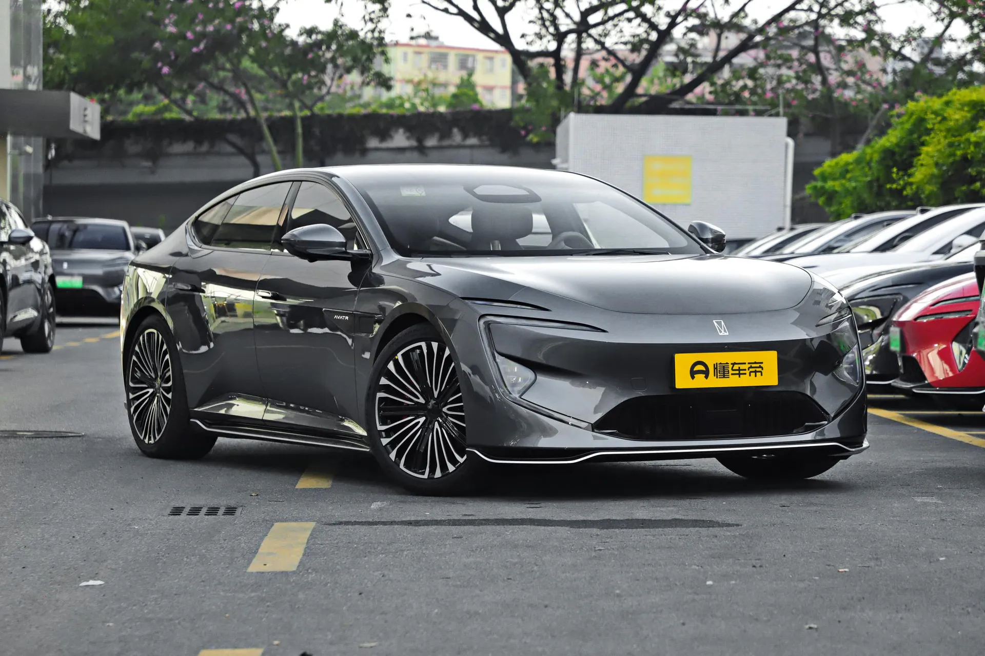  12 Master AWD Pure EV