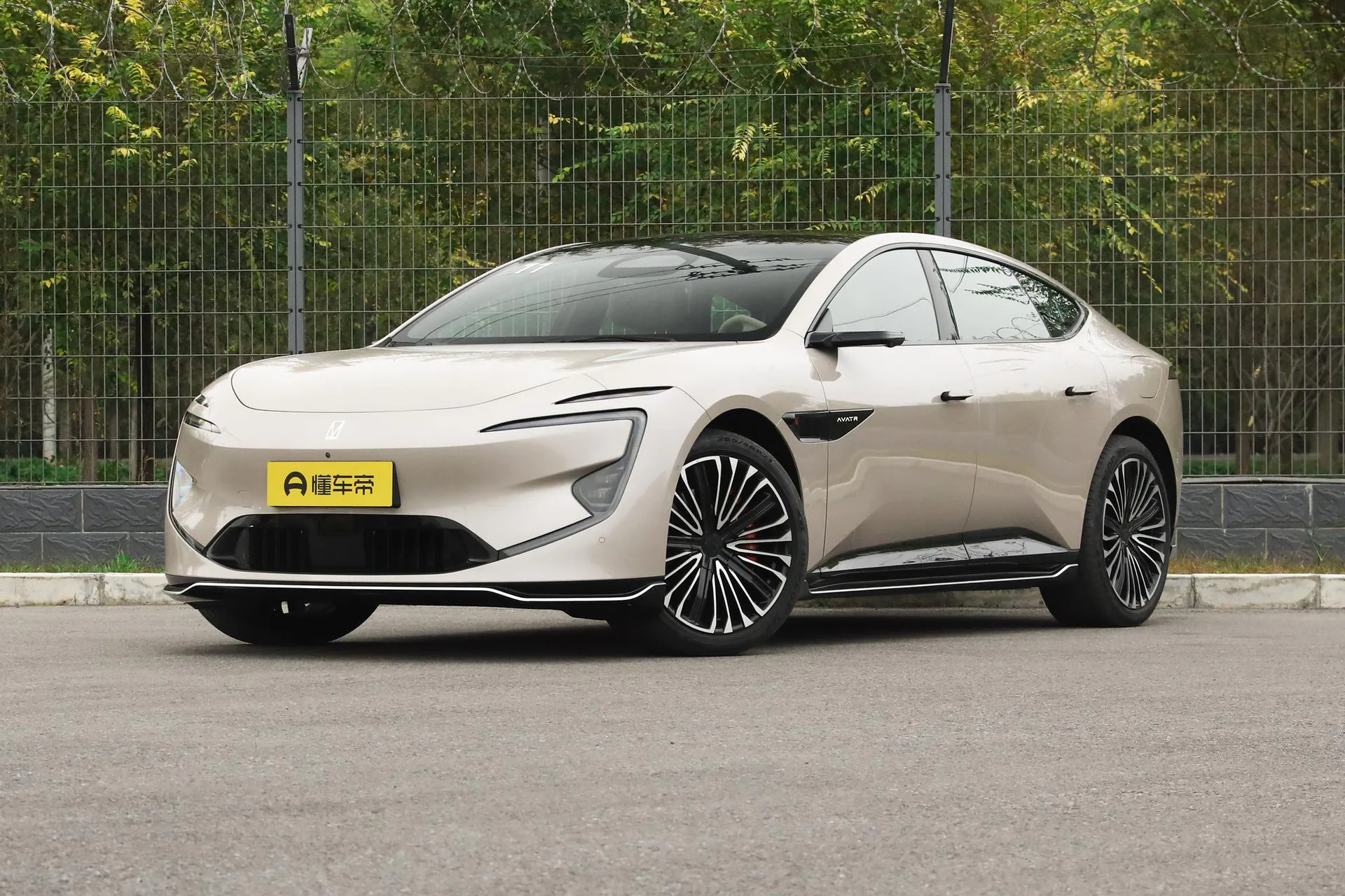  12 Master AWD Pure EV