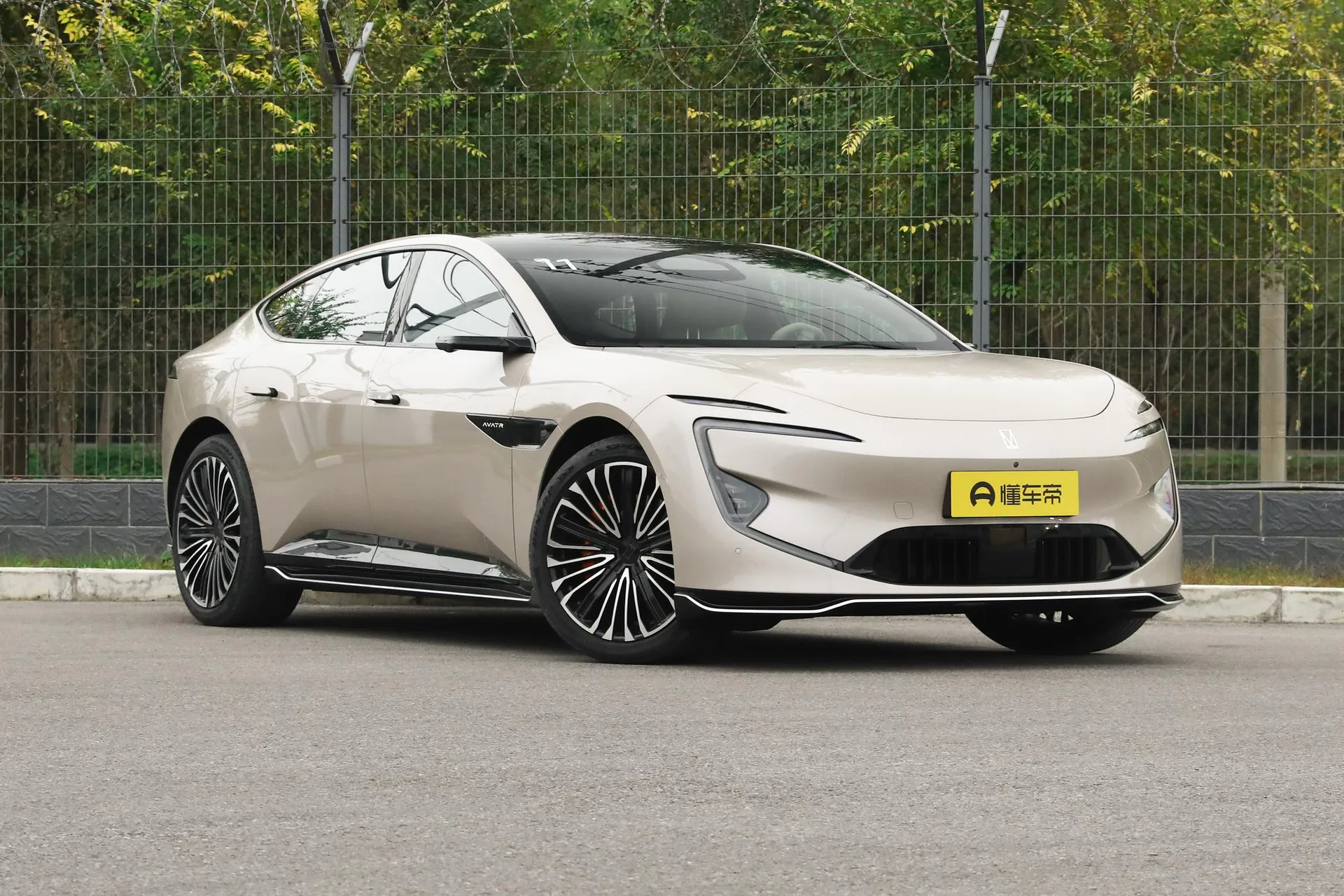  12 Master AWD Pure EV