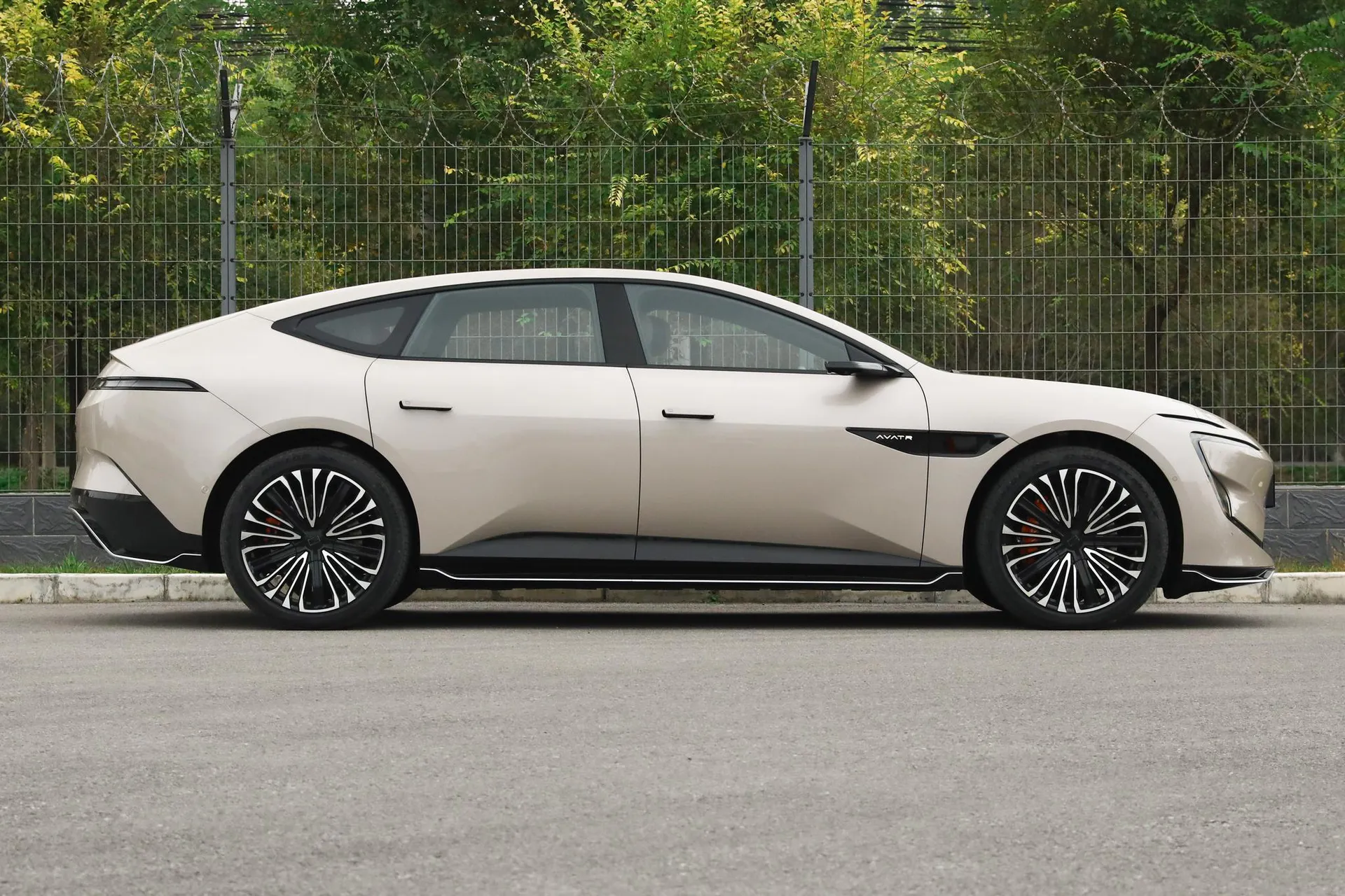  12 Master AWD Pure EV