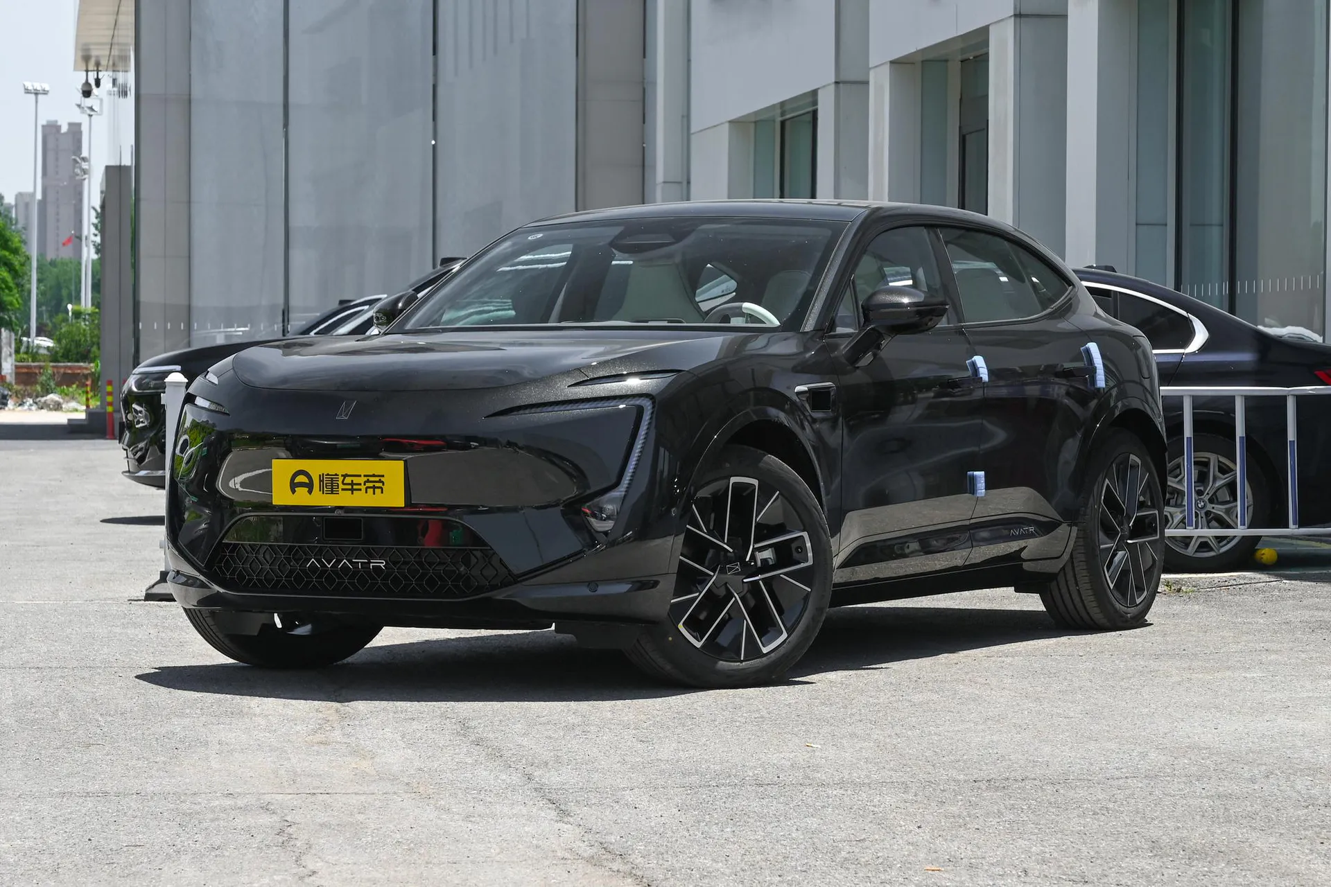  11 Max AWD EV