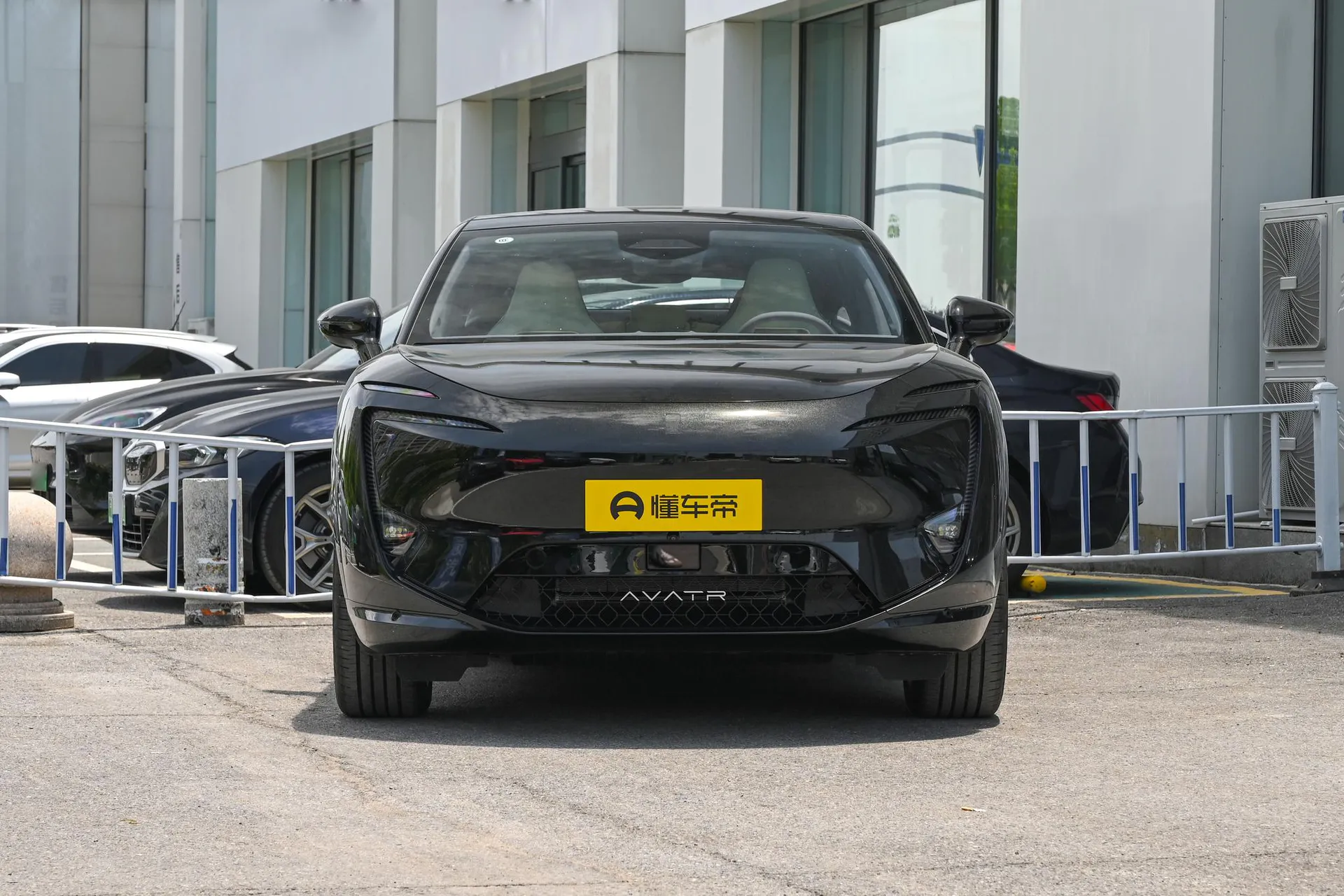  11 Max AWD EV